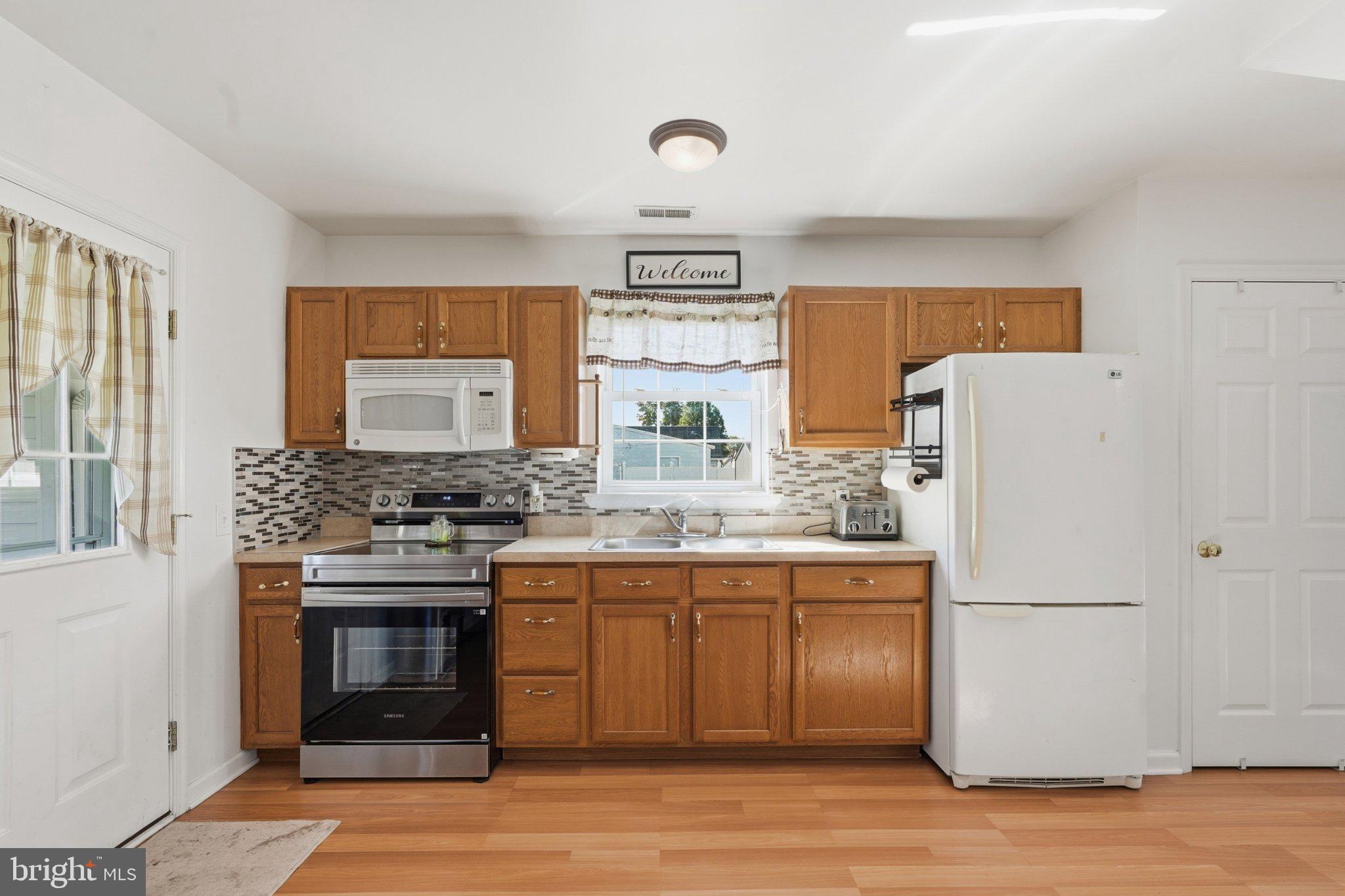 49 Nectar Ln, Levittown, PA 19054 photo