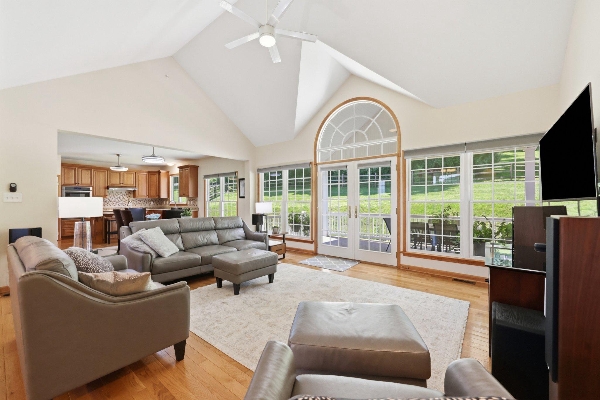 4902 W Chester Pike, Newtown Square, PA 19073 photo