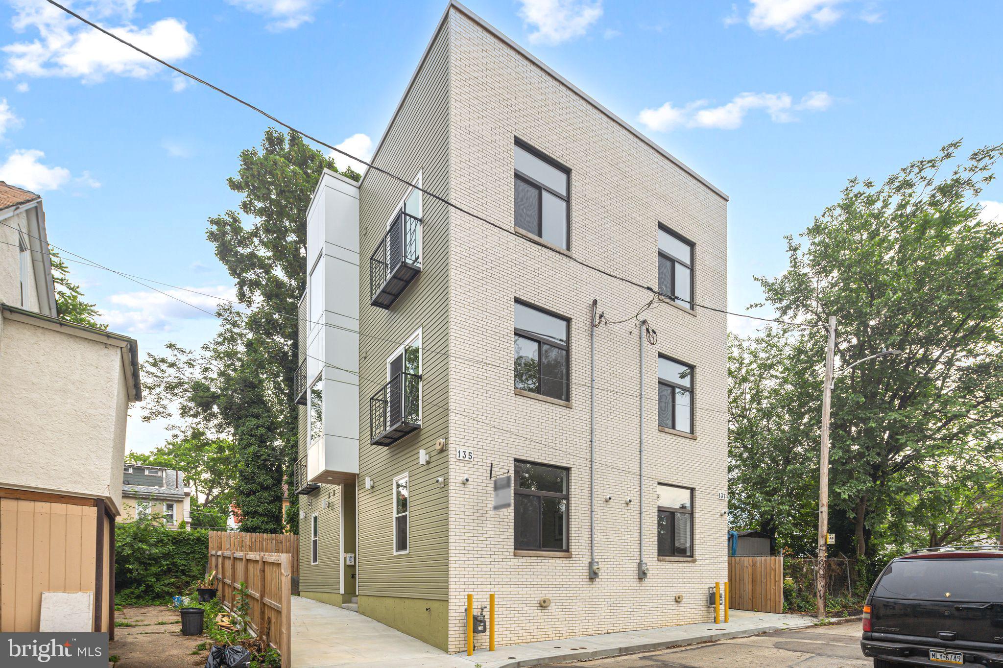 135 Springer St, Philadelphia, PA 19119