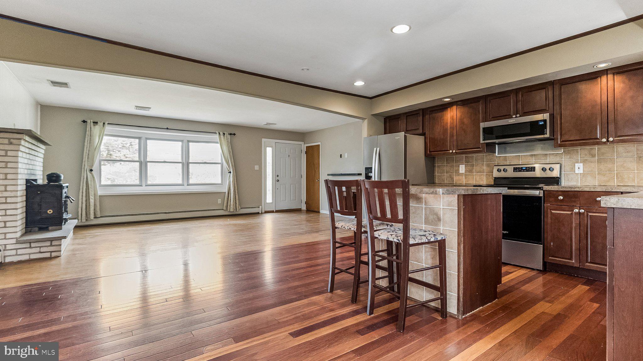 32 Holland Dr, Chalfont, PA 18914 photo