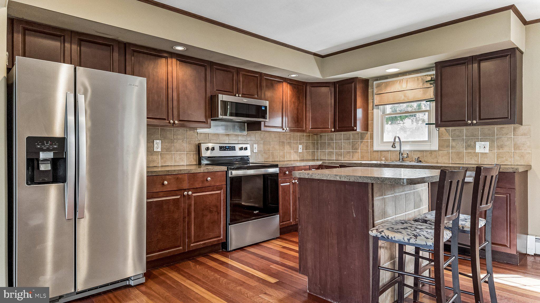 32 Holland Dr, Chalfont, PA 18914 photo