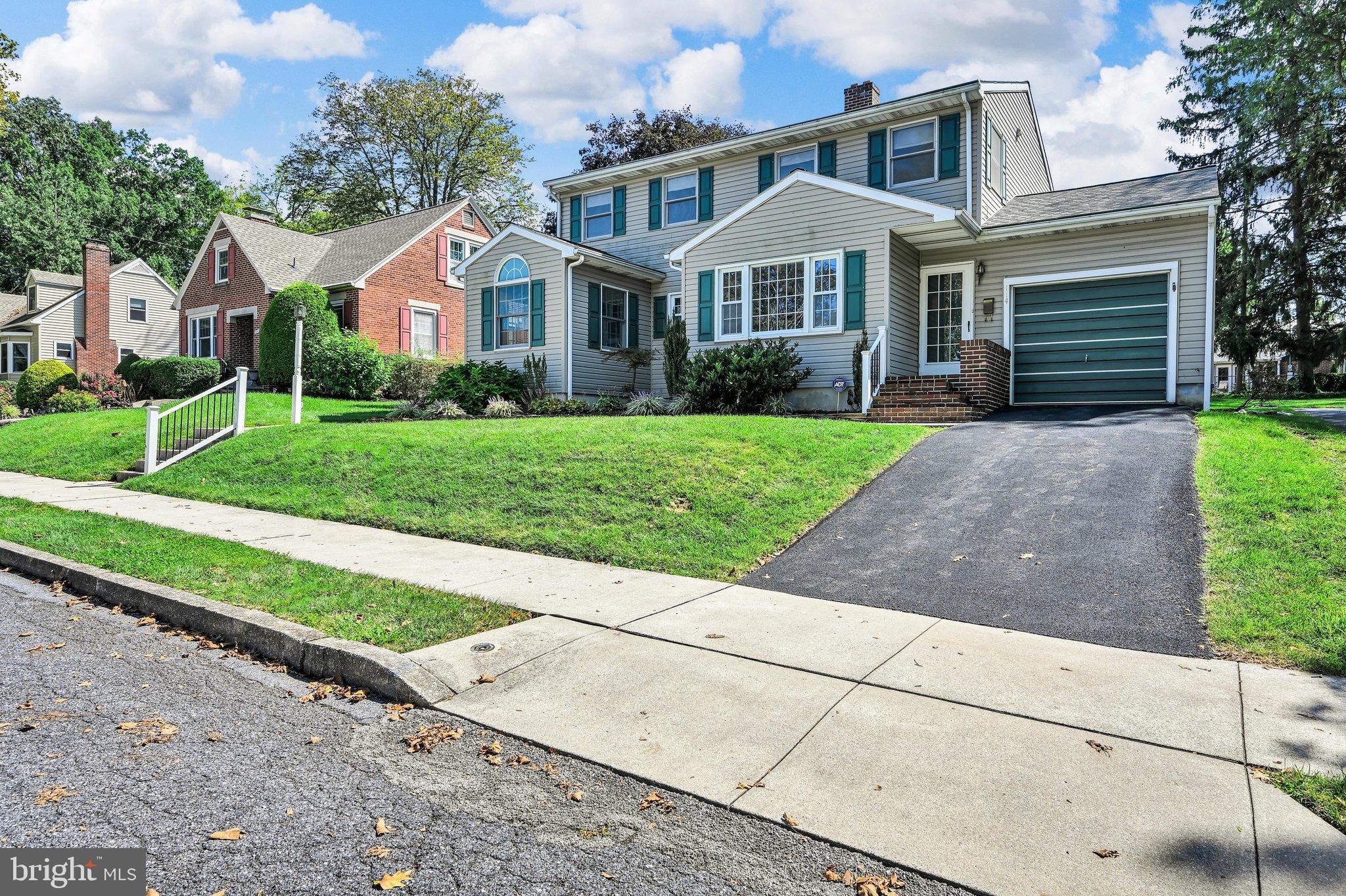 114 E Chestnut St, Leola, PA 17042 photo