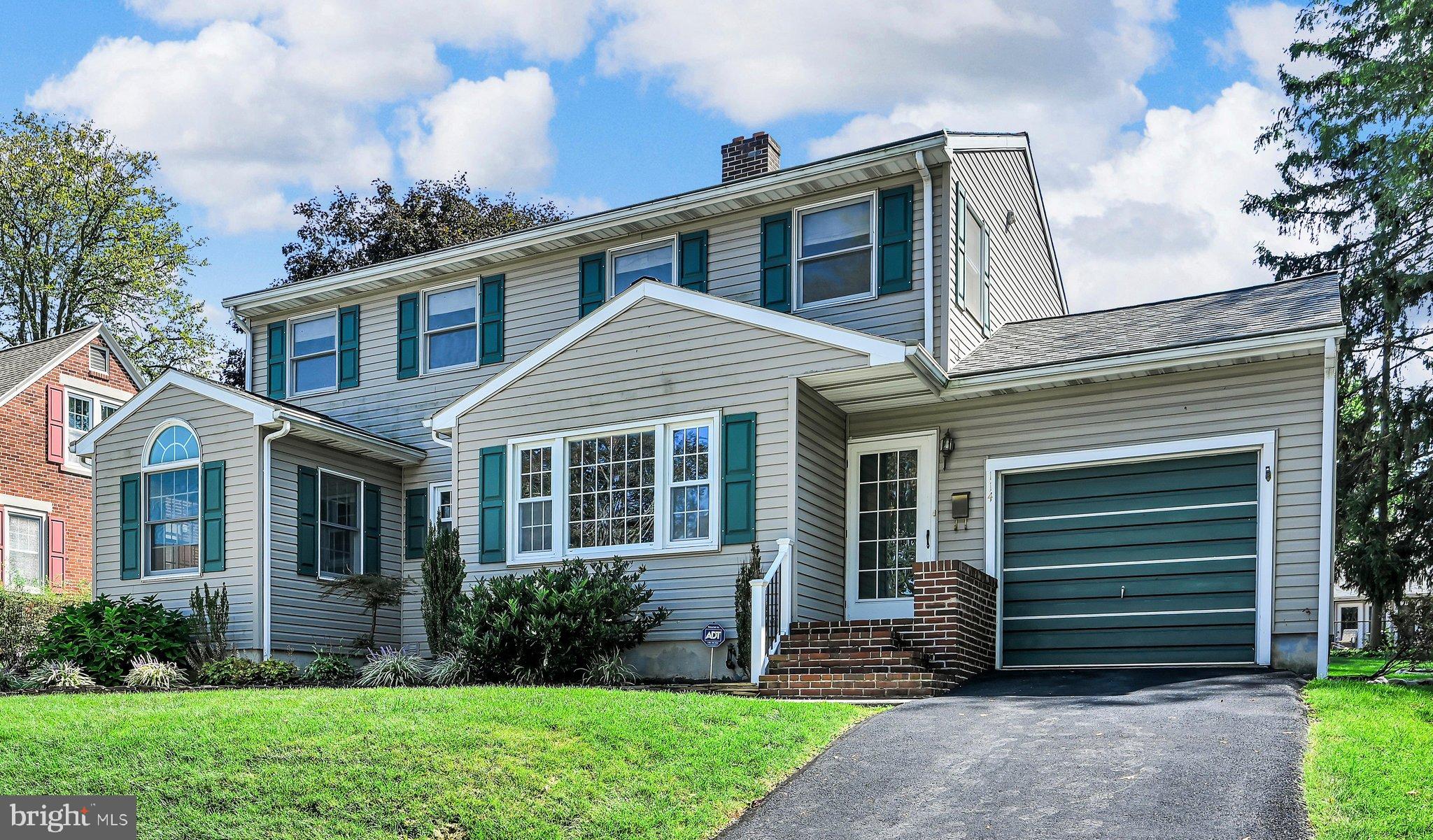 114 Chestnut St, Leola, PA 17042