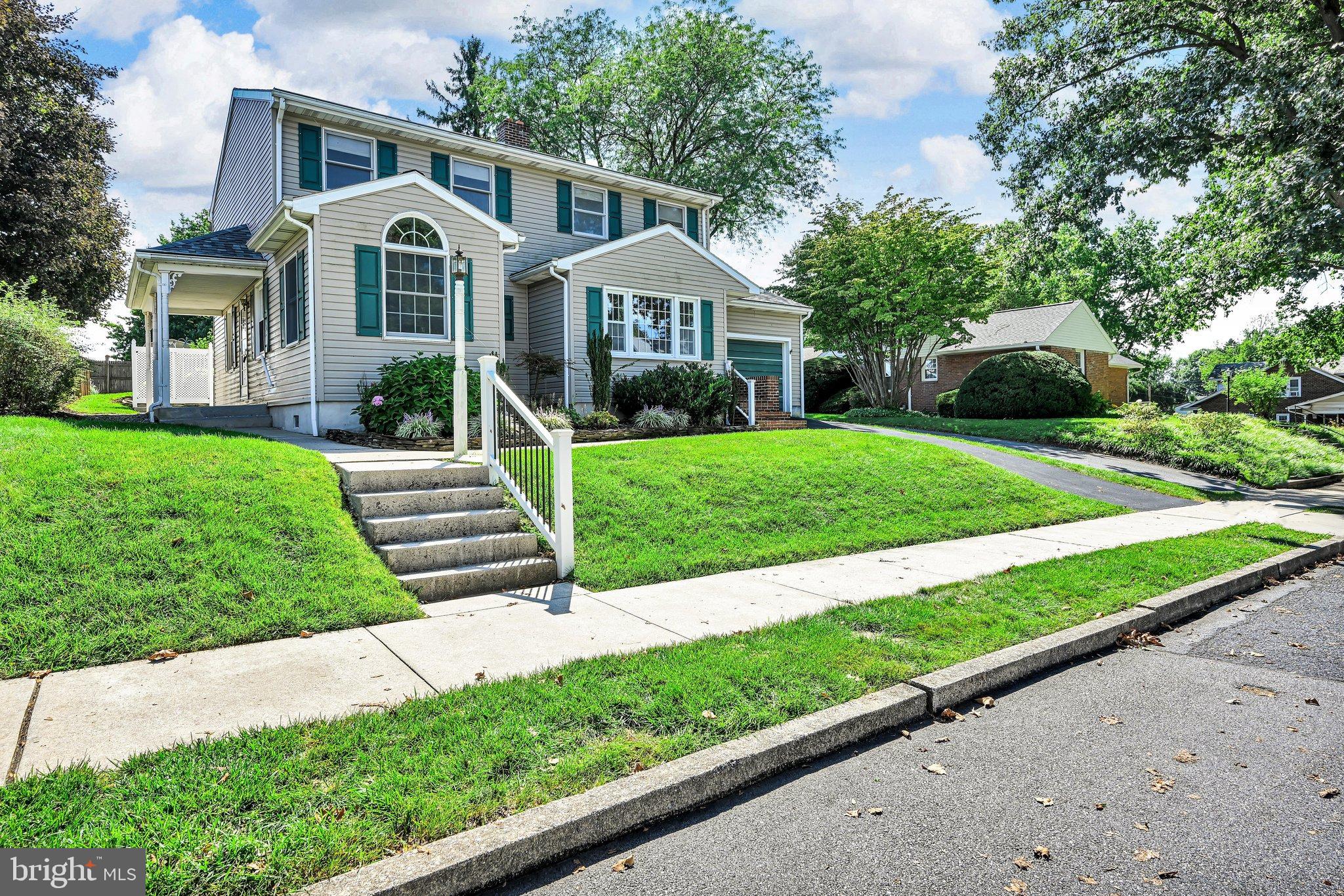 114 E Chestnut St, Leola, PA 17042 photo