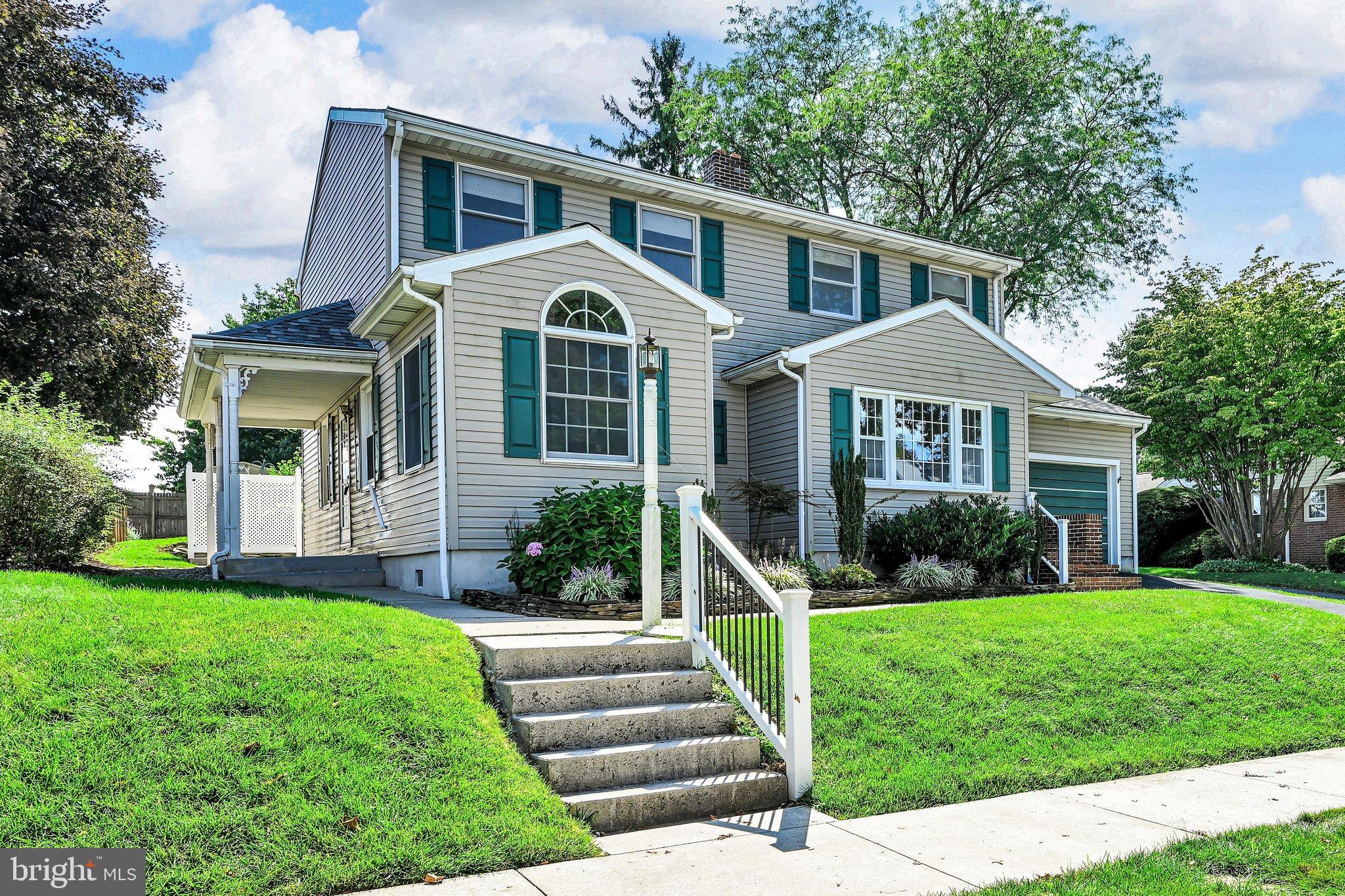 114 E Chestnut St, Leola, PA 17042 photo