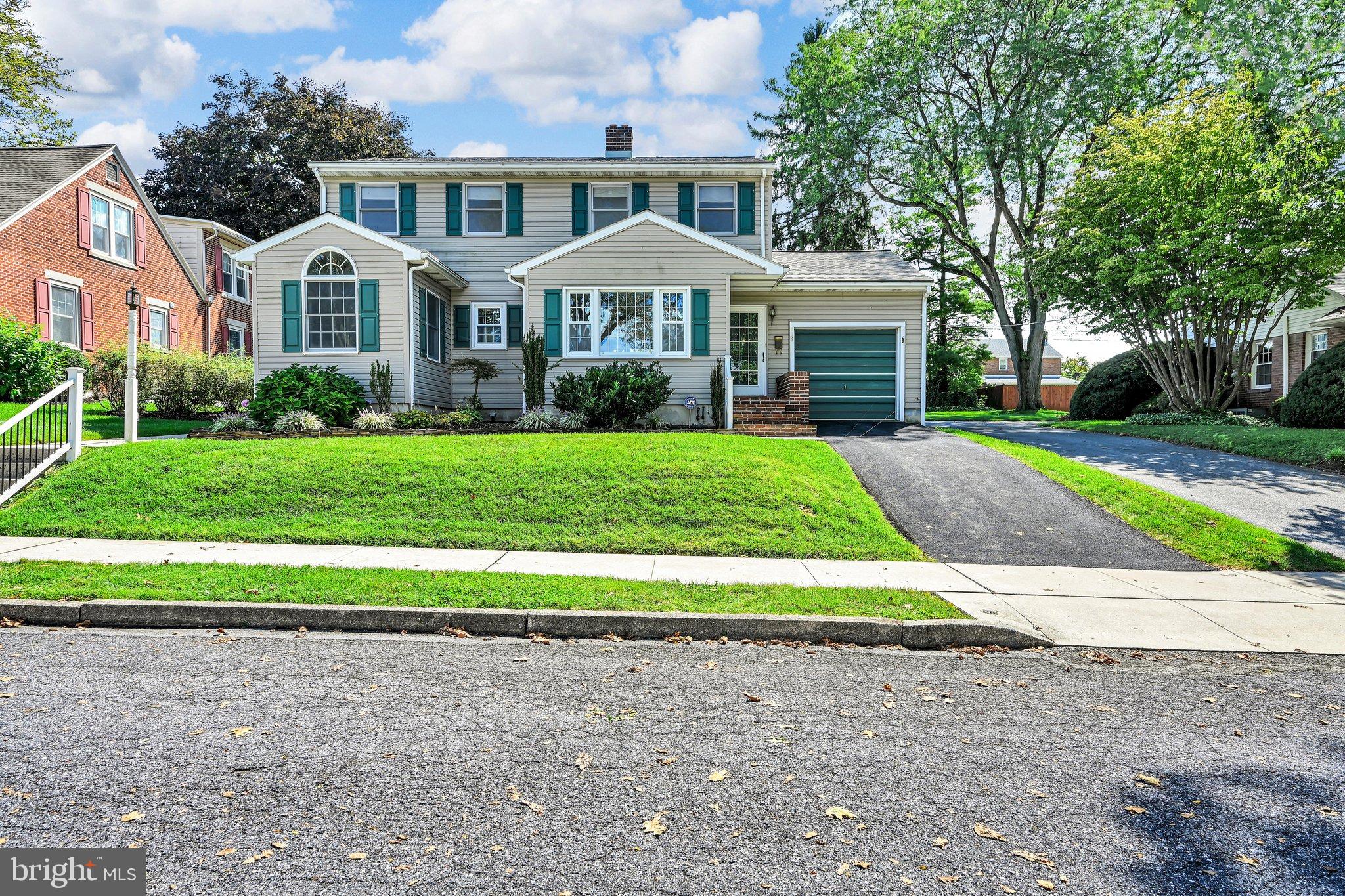 114 E Chestnut St, Leola, PA 17042 photo