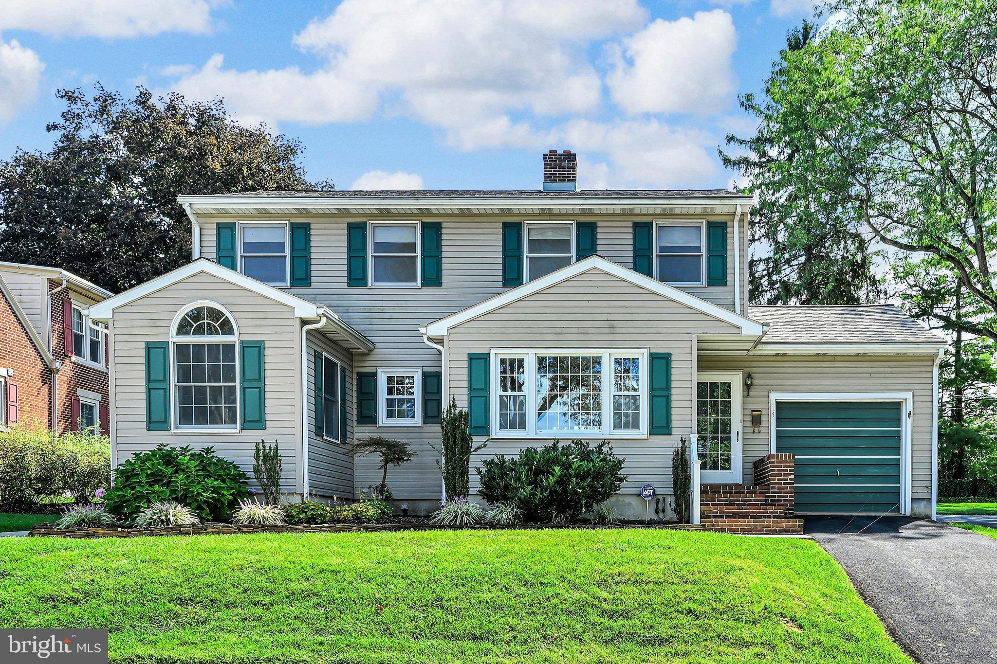 114 E Chestnut St, Leola, PA 17042 photo