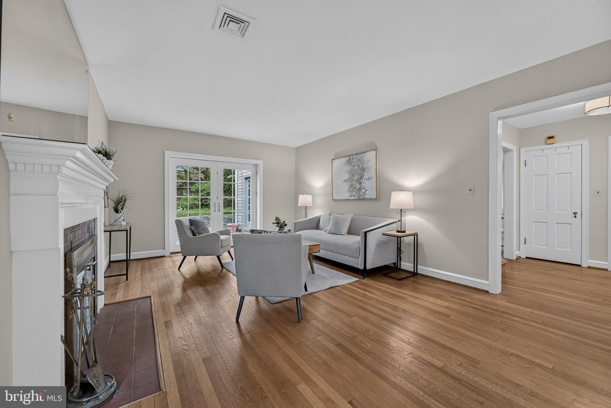 5739 Bradley Blvd, Bethesda, MD 20814 photo