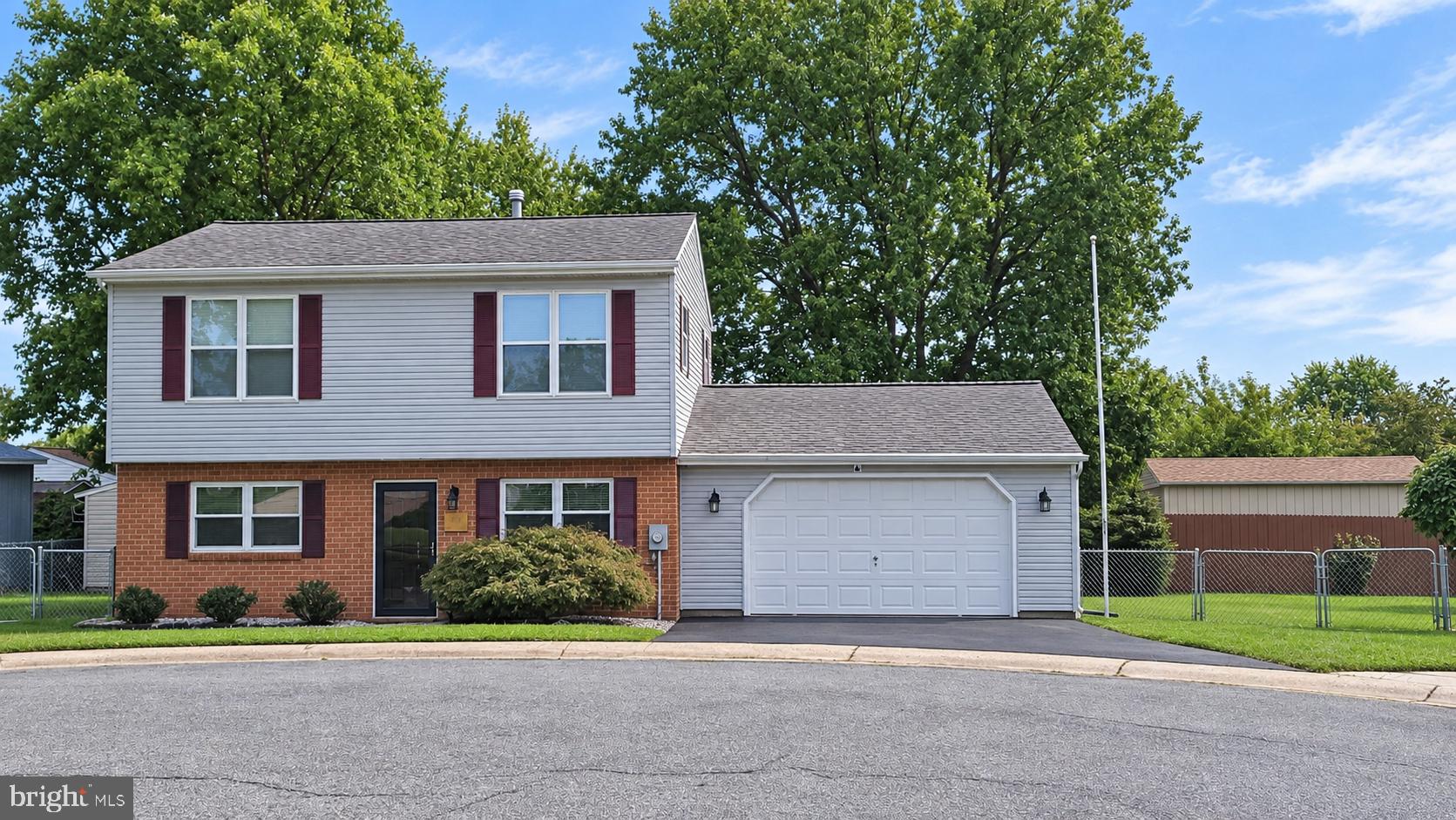 12 Rogers Cir, Newark, DE 19702