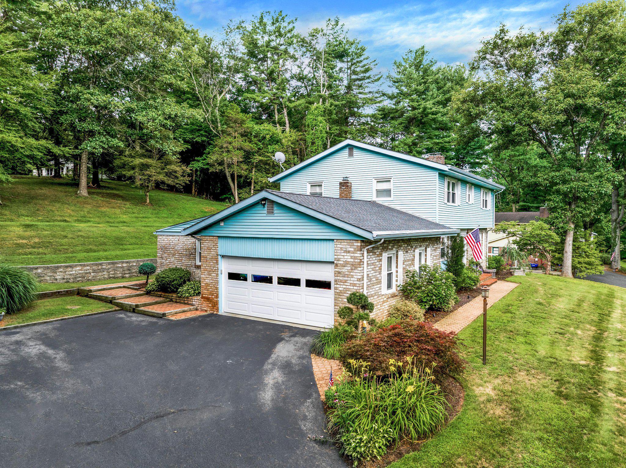 18 Hillside Rd, Birdsboro, PA 19508 photo