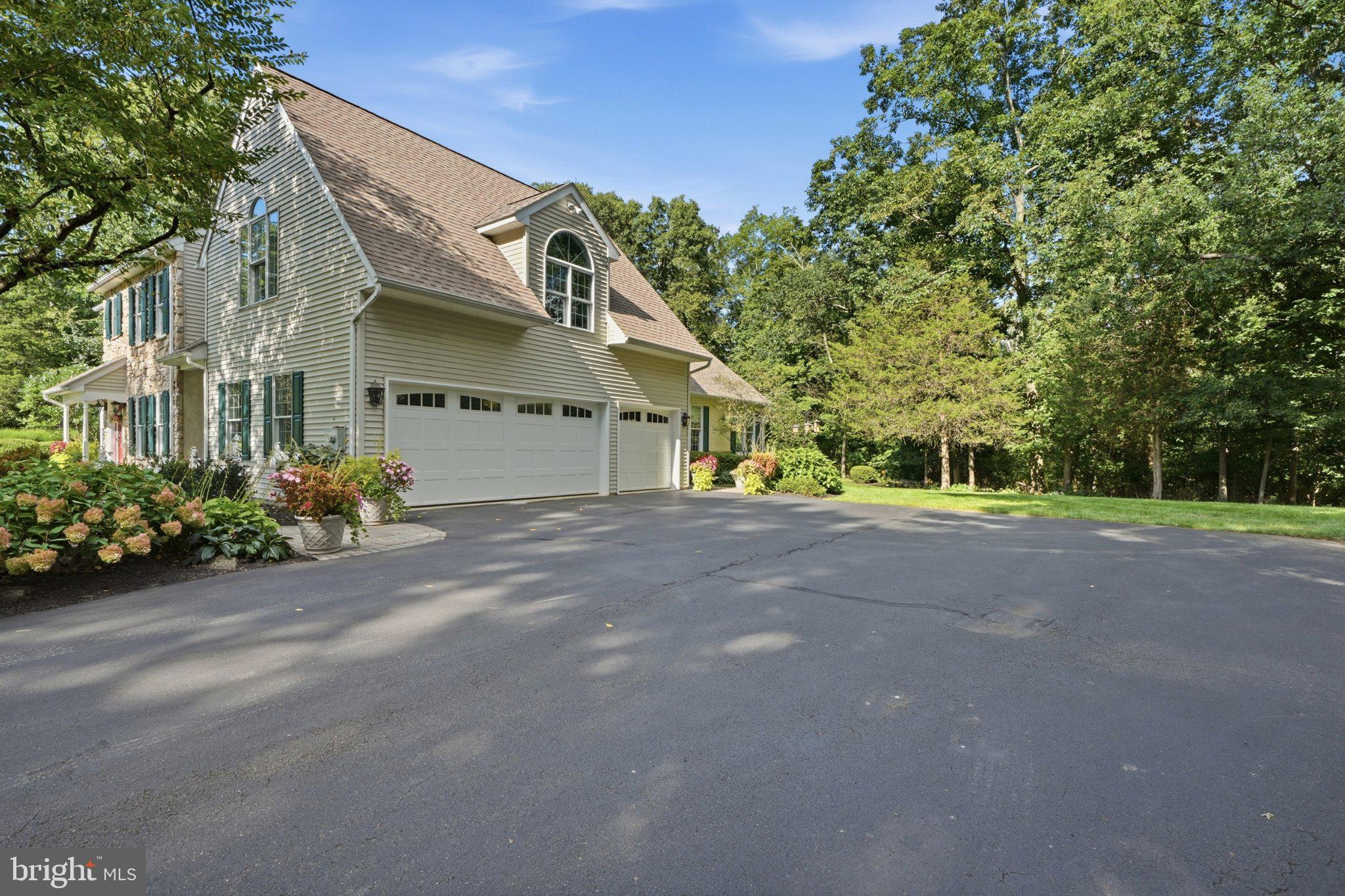 1020 Brighton Ridge Rd, Green Lane, PA 18054 photo