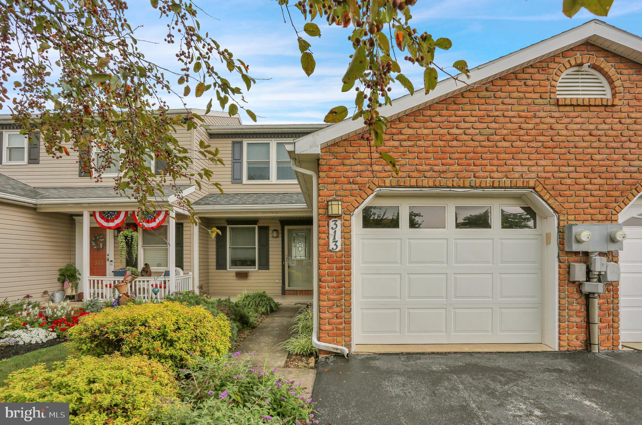 313 Acorn Cir, Lebanon, PA 17042 photo