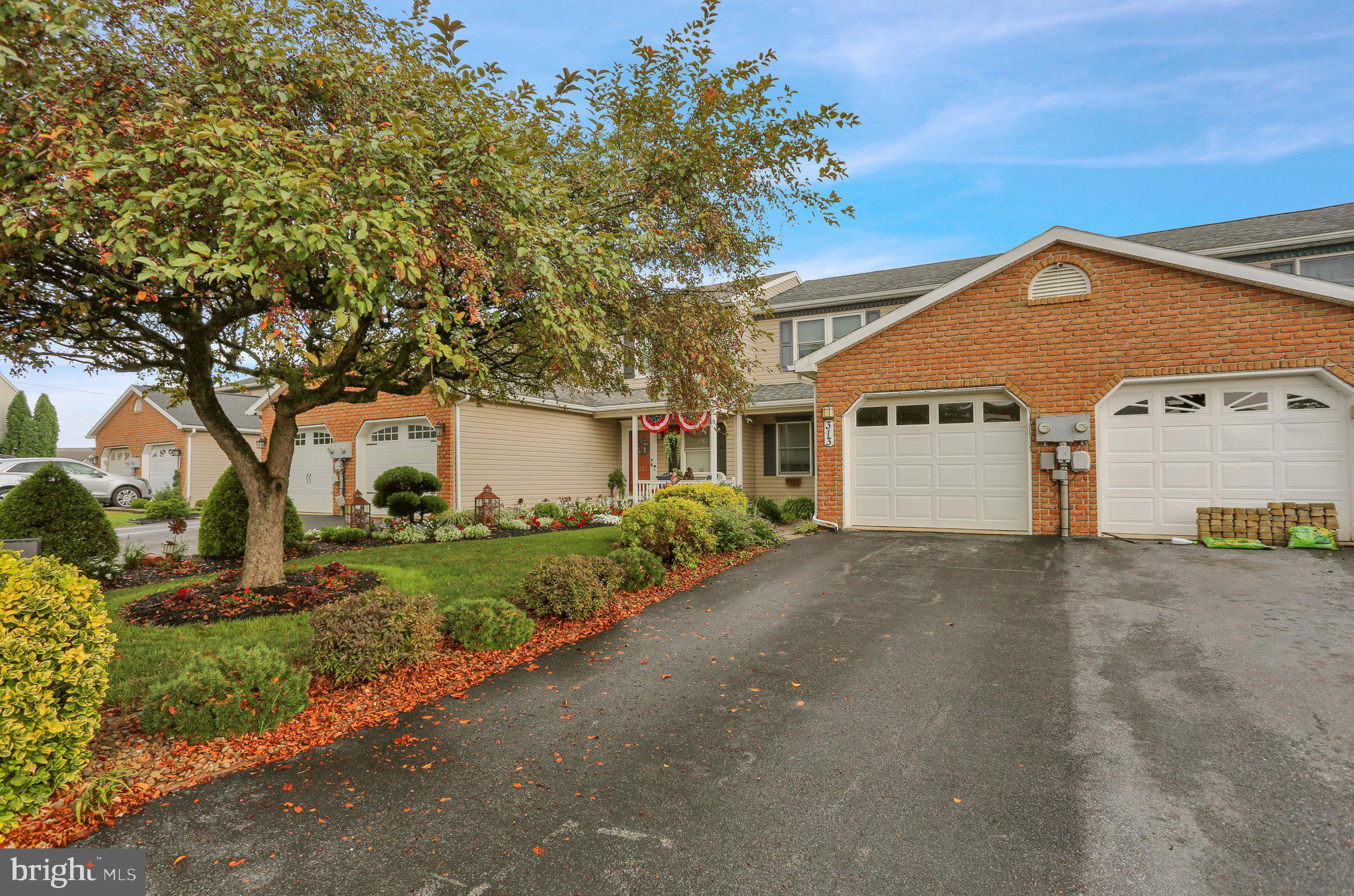 313 Acorn Cir, Lebanon, PA 17042 photo