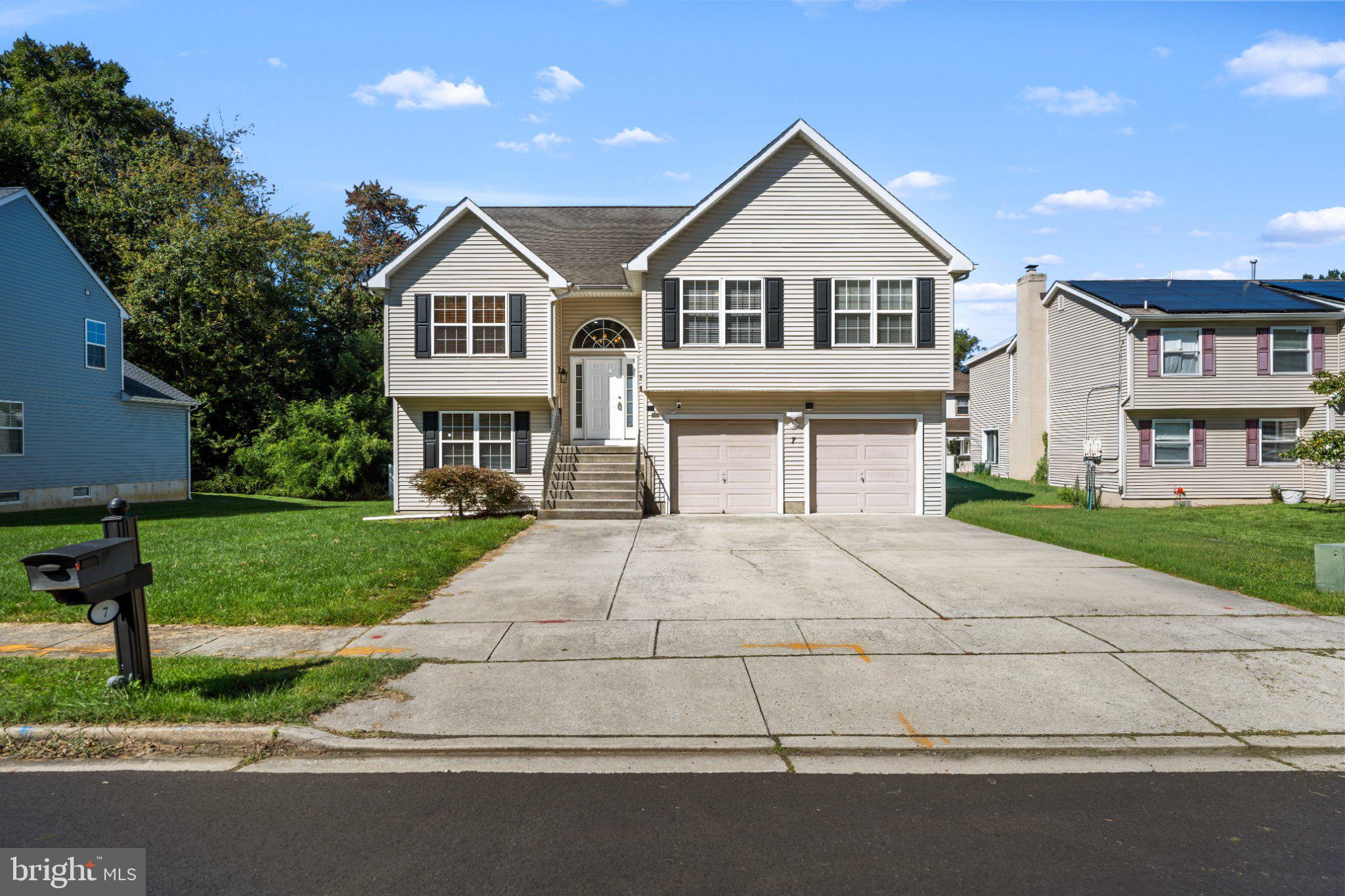 7 Logan Dr, Cherry Hill, NJ 08034