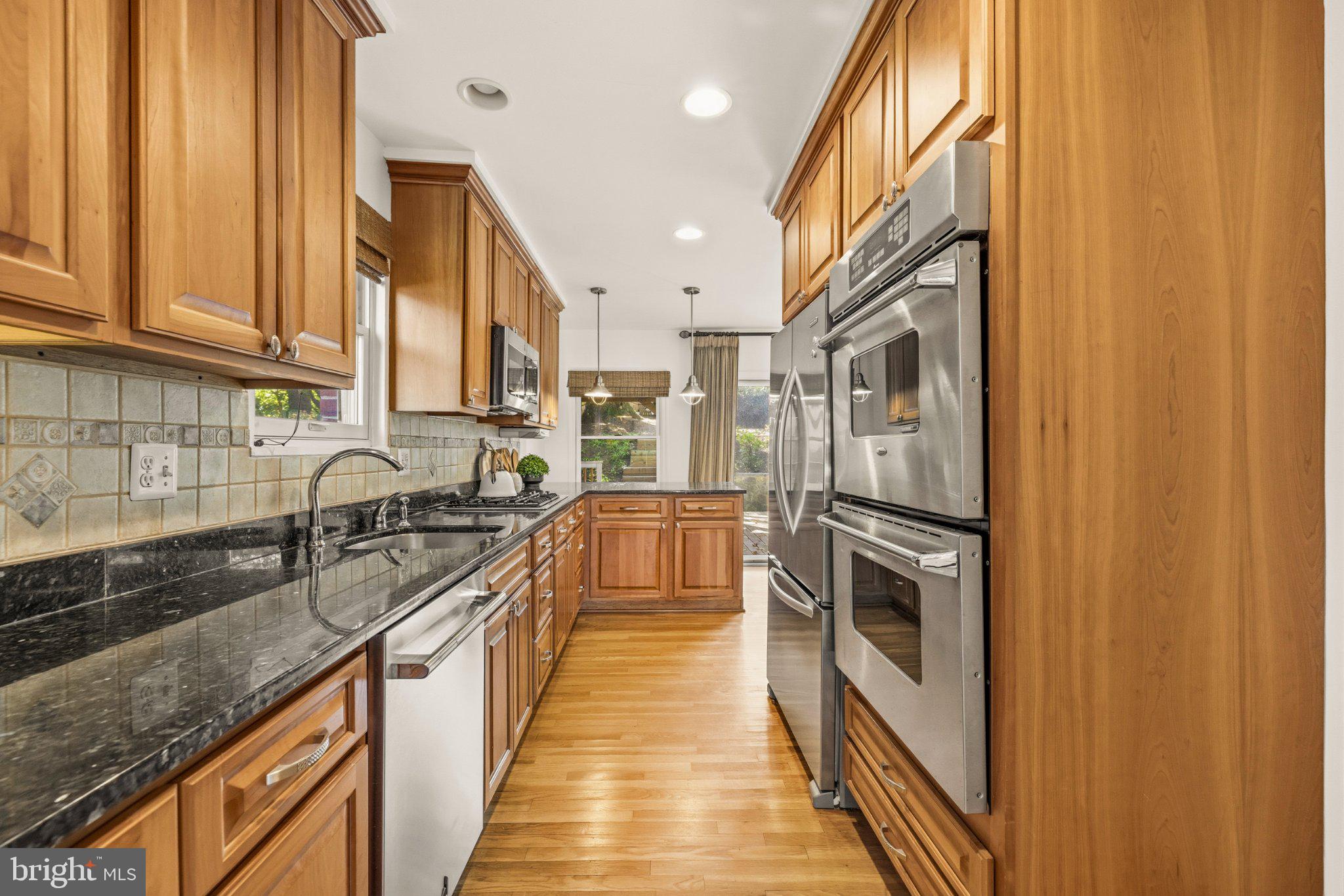 10137 Crestwood Rd, Kensington, MD 20895 photo
