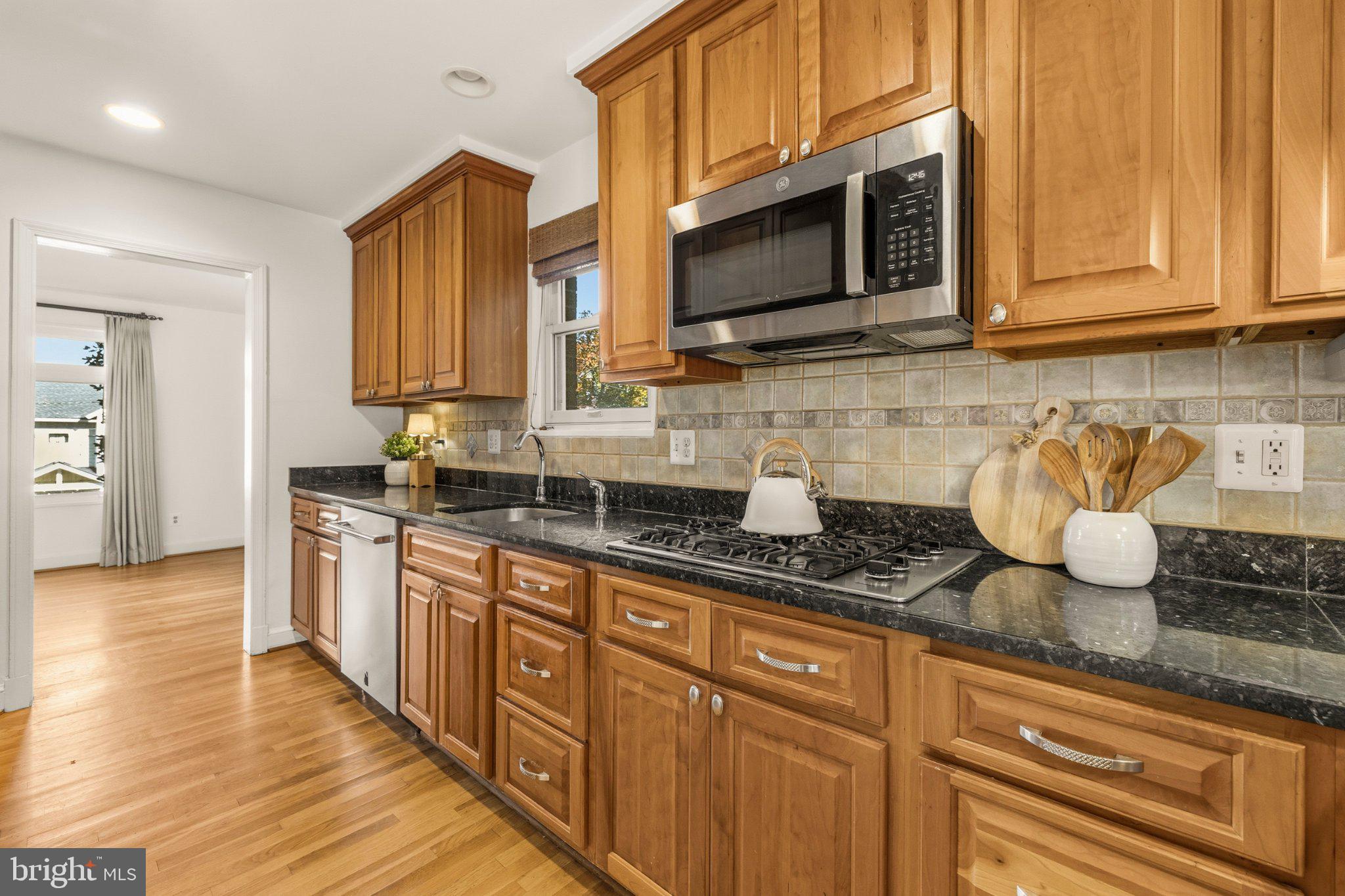 10137 Crestwood Rd, Kensington, MD 20895 photo