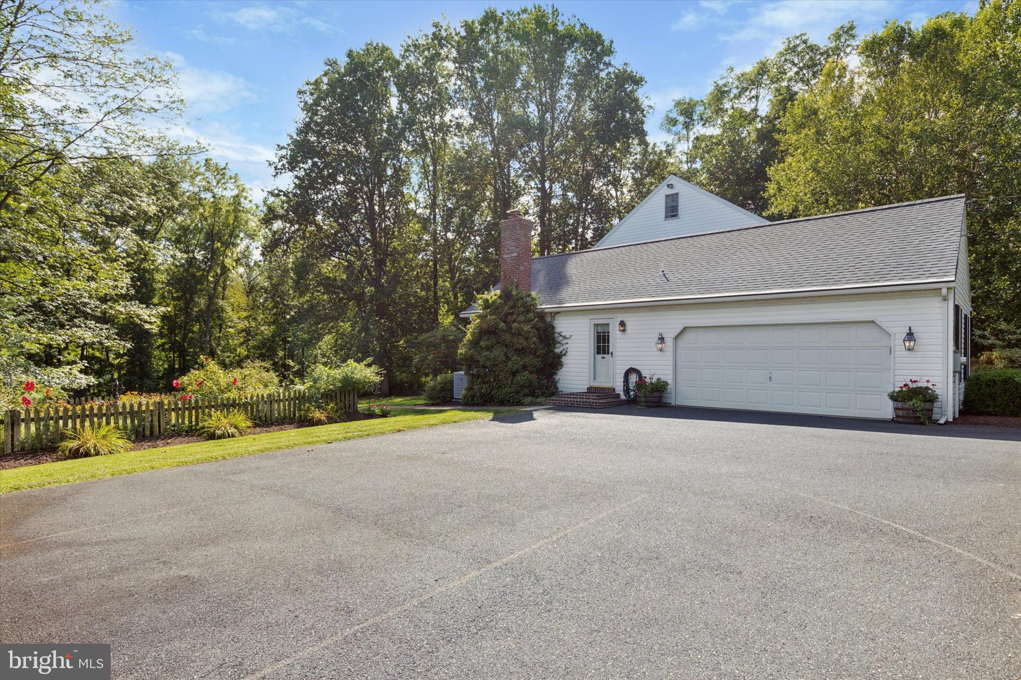 1825 Walnut Ln, Quakertown, PA 18951 photo