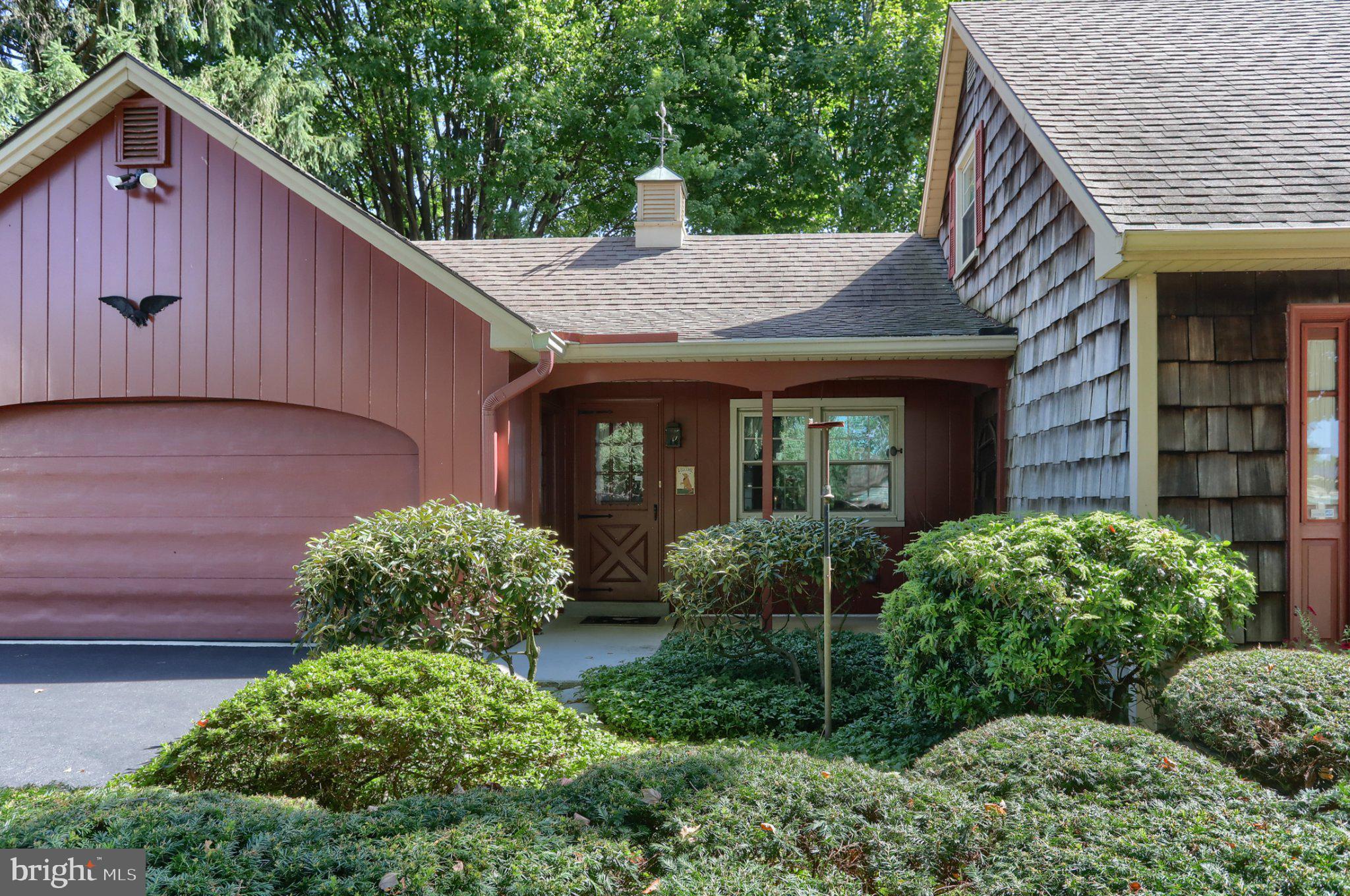 8 Pennwood Rd, Lebanon, PA 17042 photo