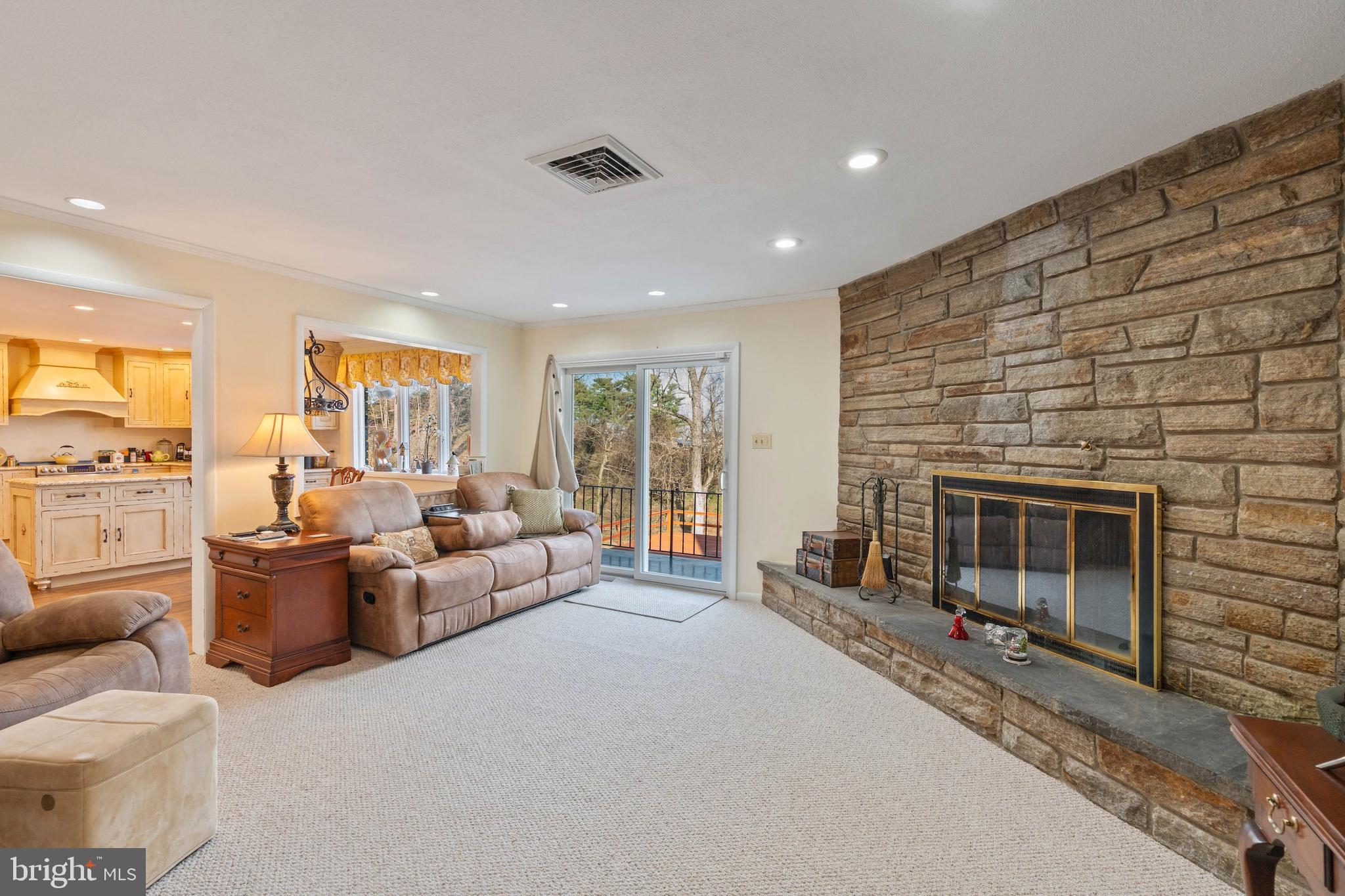 5 Lochview Ct, Lutherville Timonium, MD 21093 photo