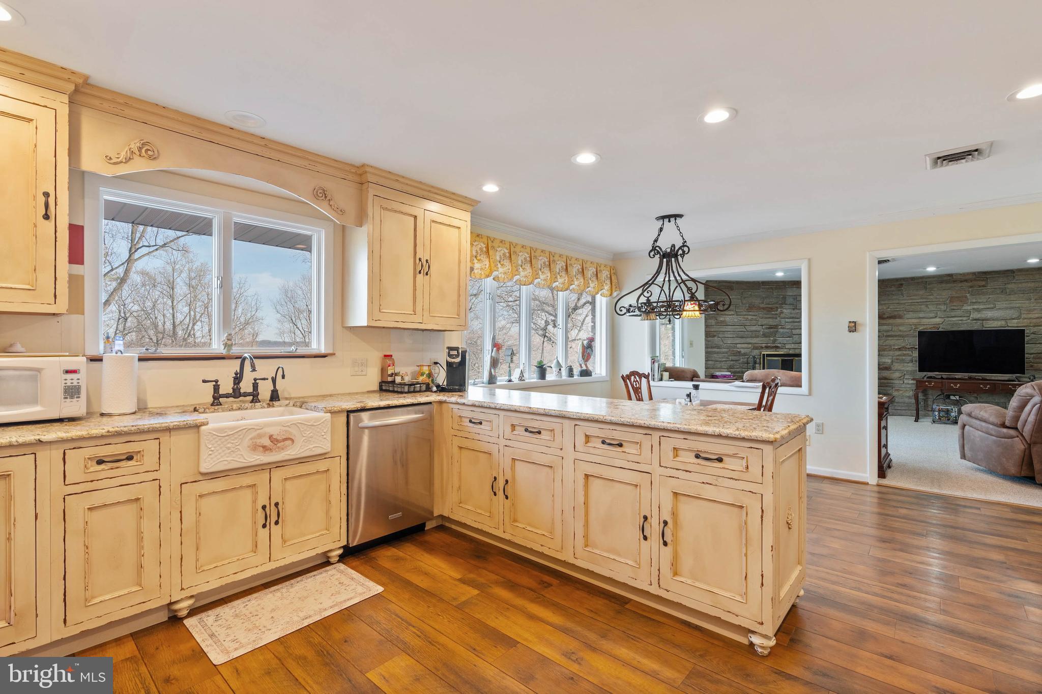 5 Lochview Ct, Lutherville Timonium, MD 21093 photo