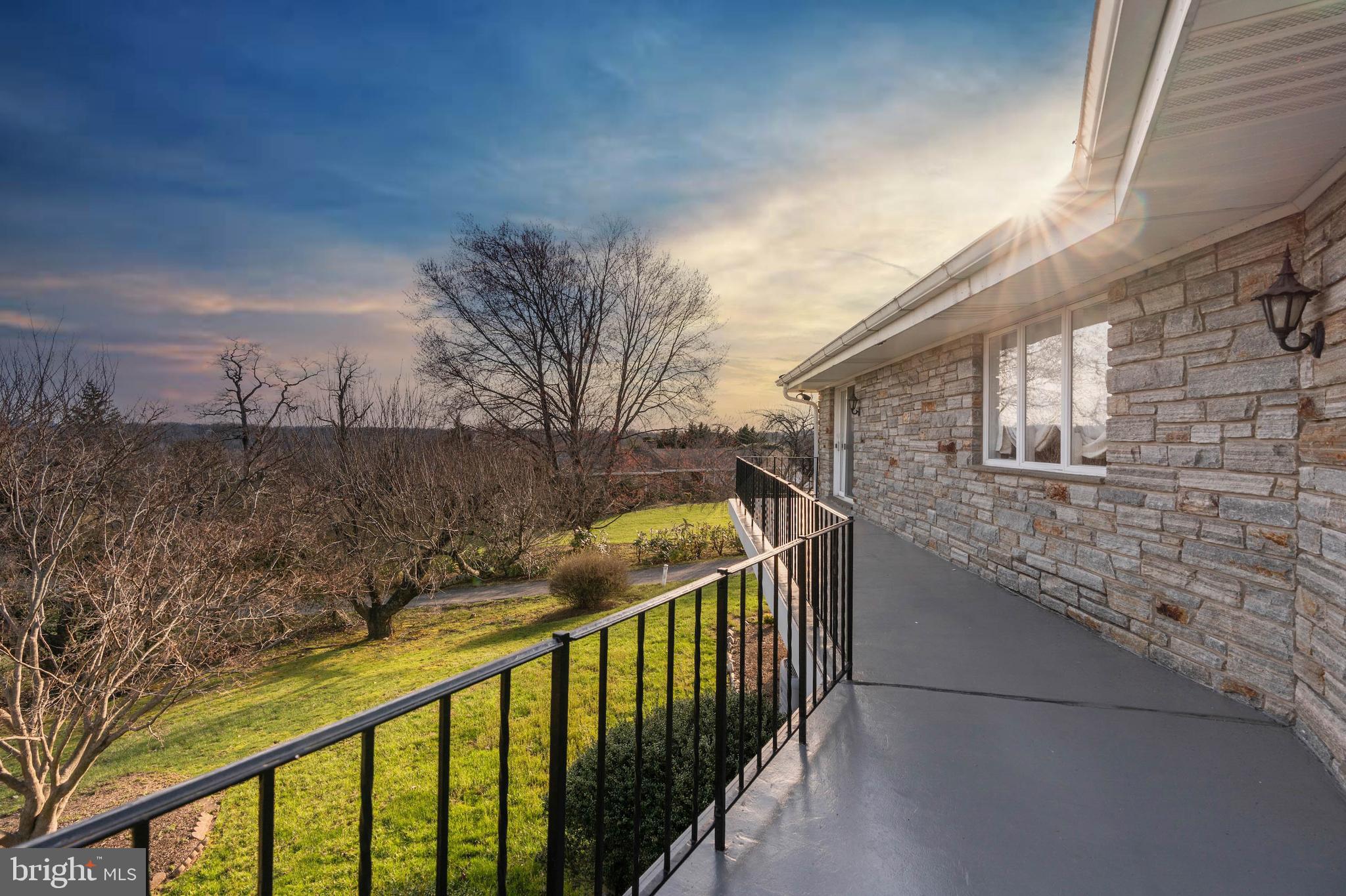 5 Lochview Ct, Lutherville Timonium, MD 21093 photo
