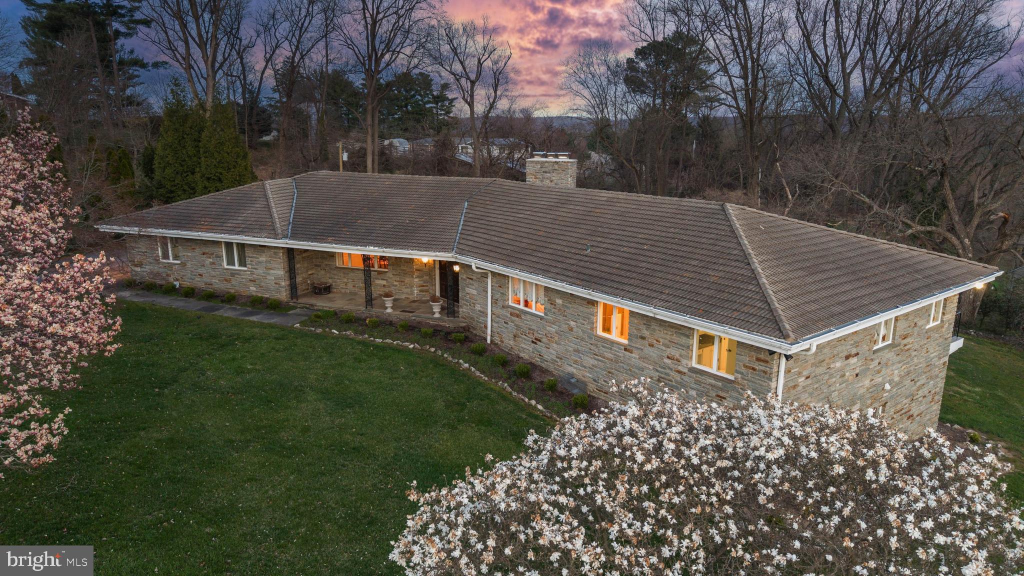 5 Lochview Ct, Lutherville Timonium, MD 21093 photo