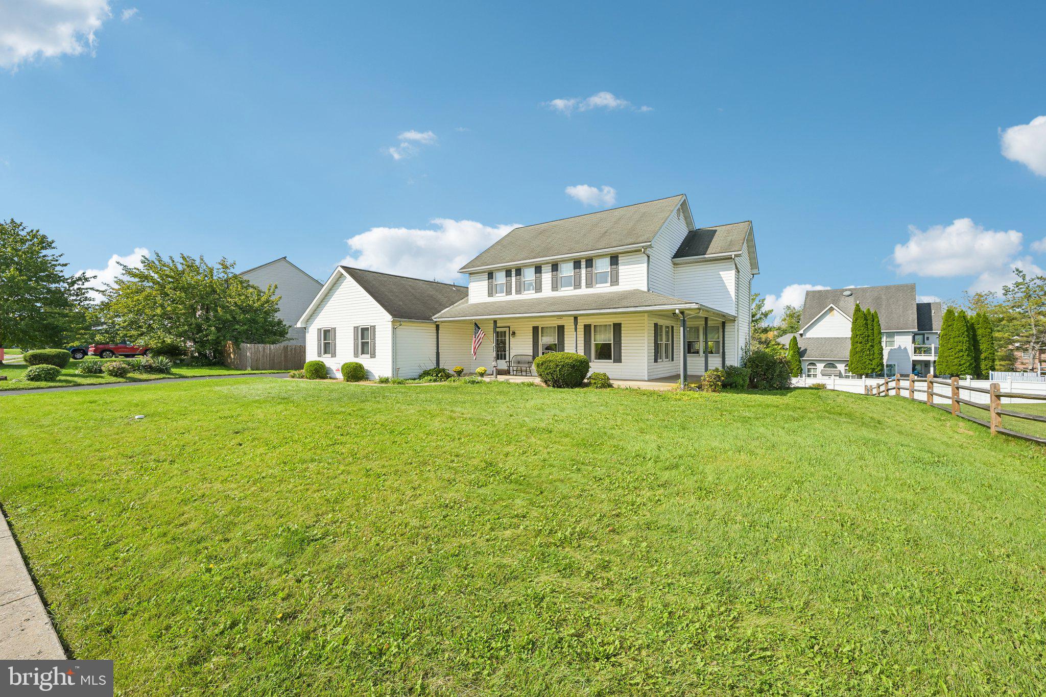 606 Maplewood Dr, Douglassville, PA 19518