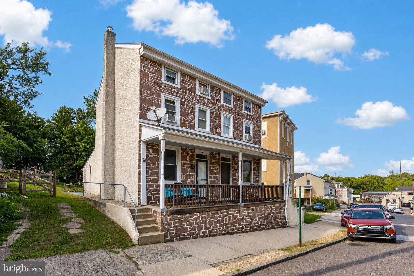 129 Hall St, Spring City, PA 19475 photo