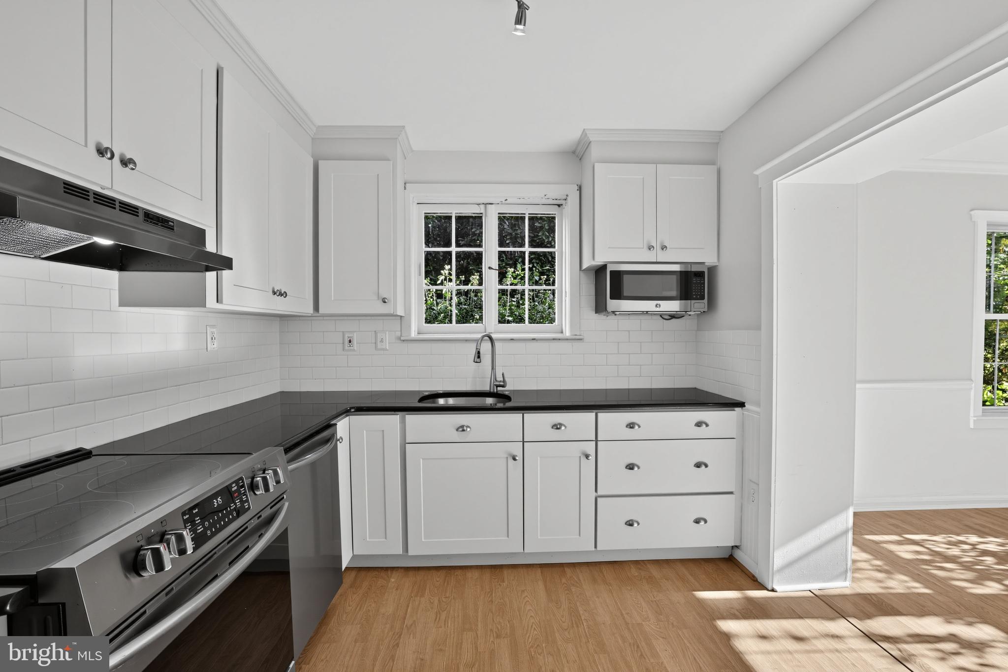46 County Line Rd, Huntingdon Valley, PA 19006