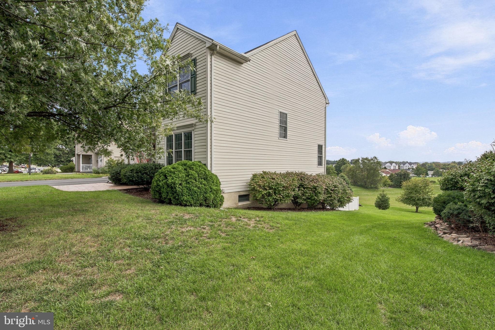 556 Harvest Dr, York, PA 17404 photo