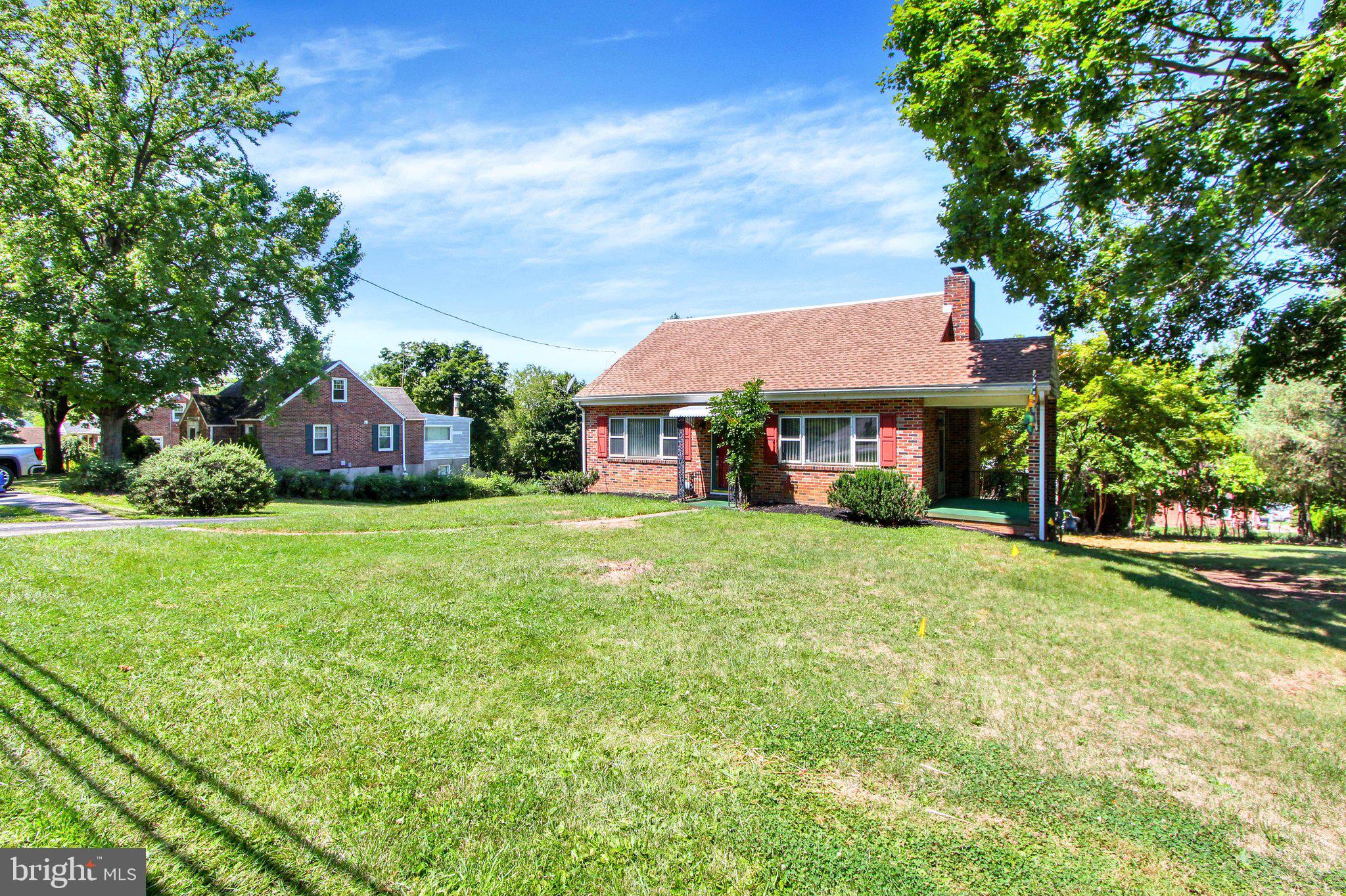 415 Woodland View Dr, York, PA 17406 photo