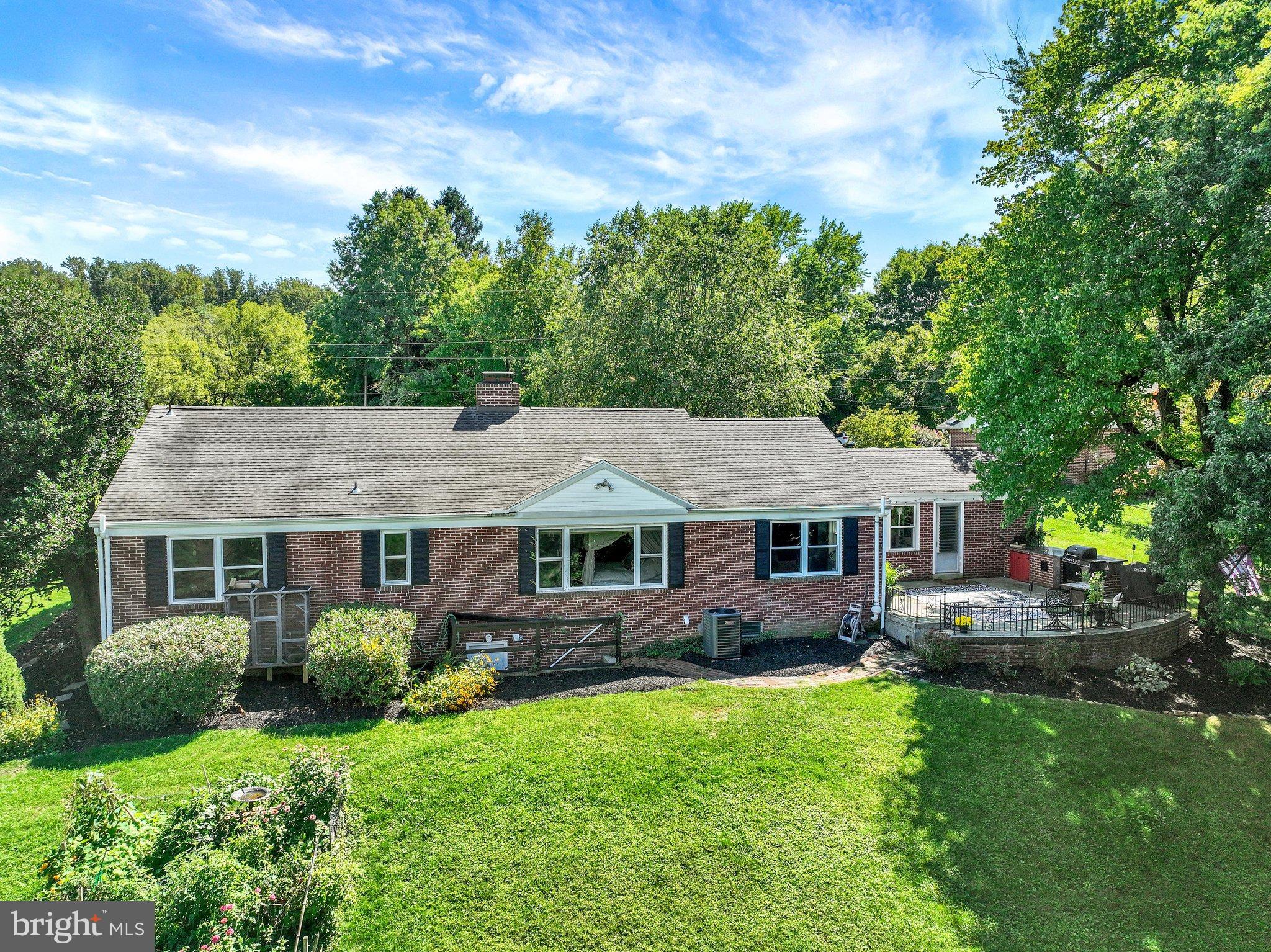 3 Windemere Ct, York, PA 17402 photo