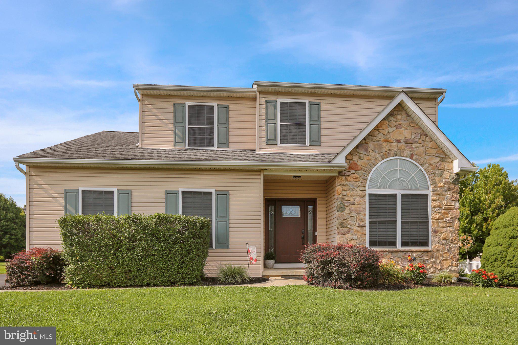 409 E Penn St, Topton, PA 19562 photo