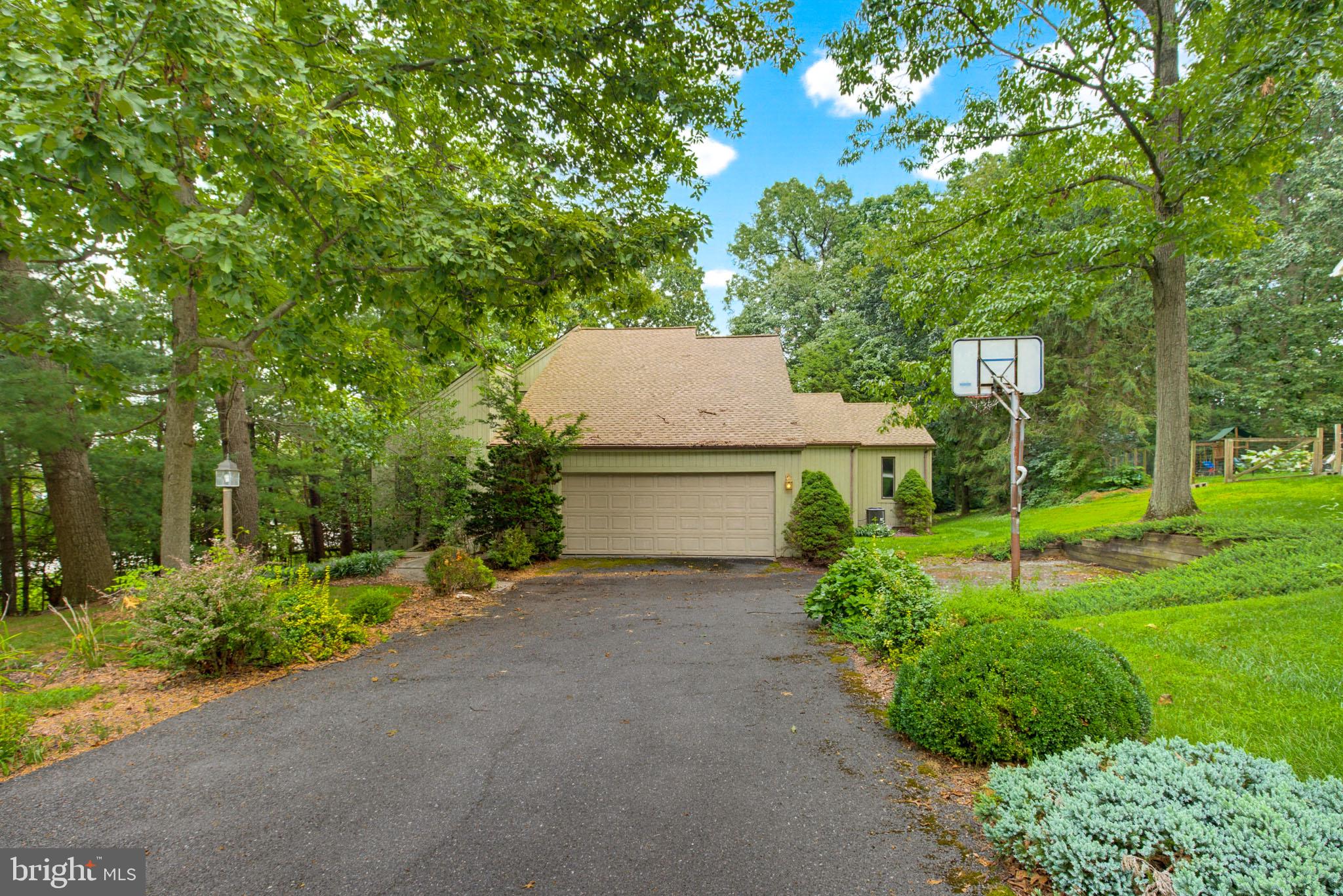 161 Oak Hills Dr, Hanover, PA 17331