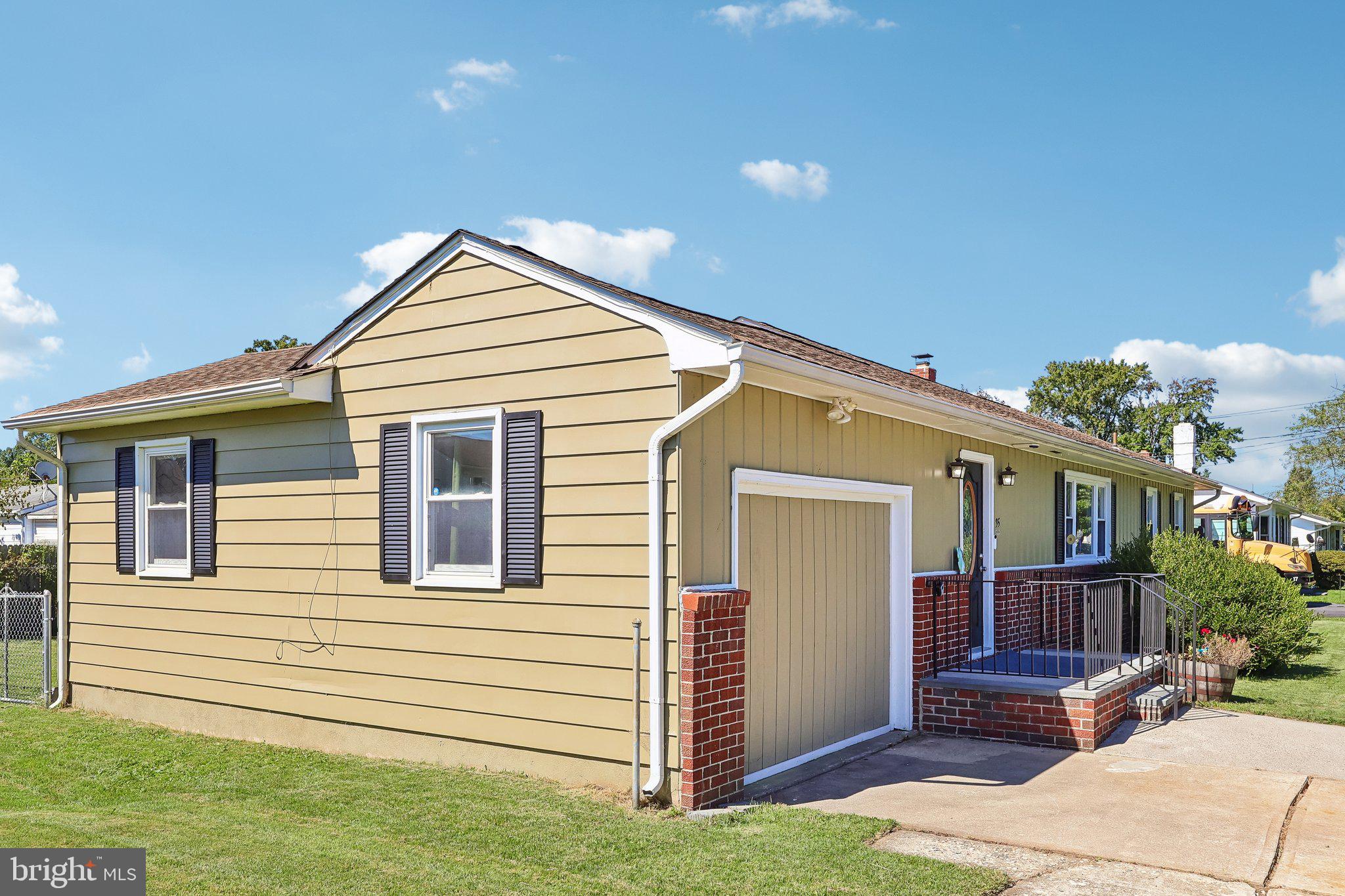 35 Eaton Rd, Pennsville, NJ 08070 photo