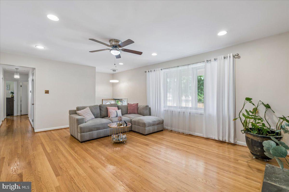 5309 Acorn Dr, Temple Hills, MD 20748 photo