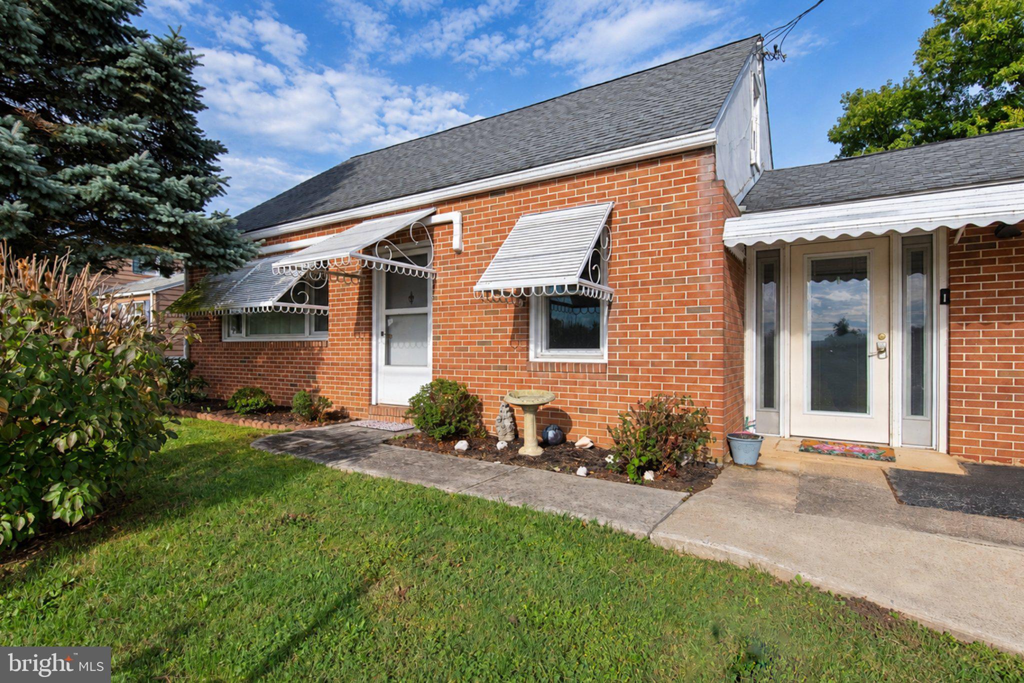 1082 Leesport Rd, Leesport, PA 19533
