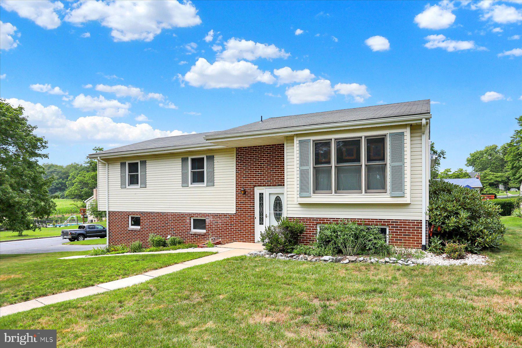 61 Sheraton Dr, Carlisle, PA 17013 photo