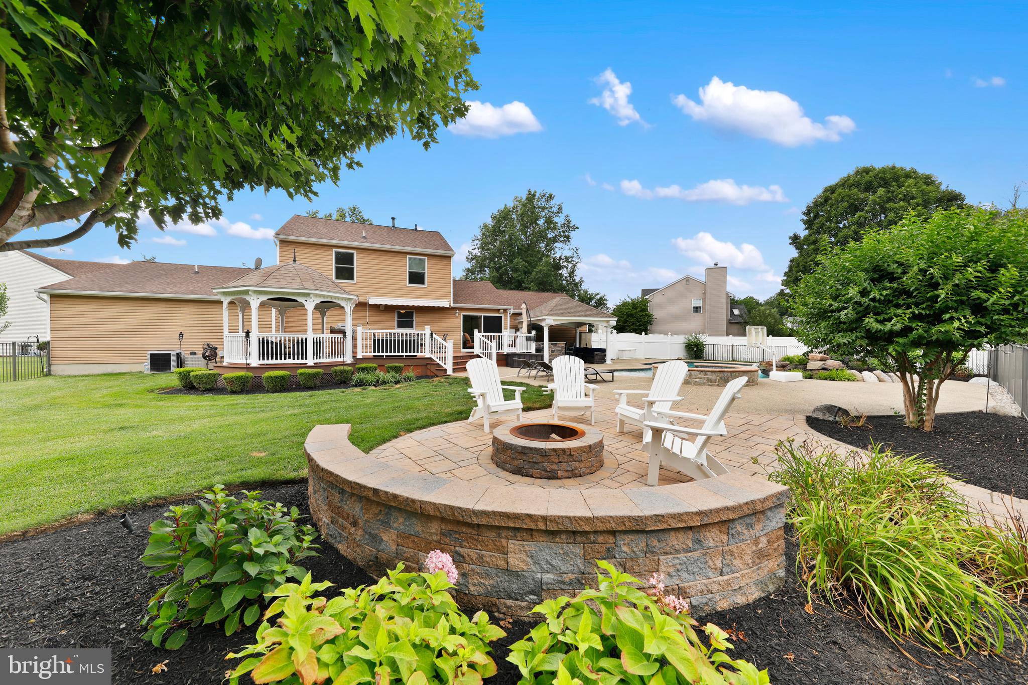 4 Castle Ct, Bordentown, NJ 08620 photo