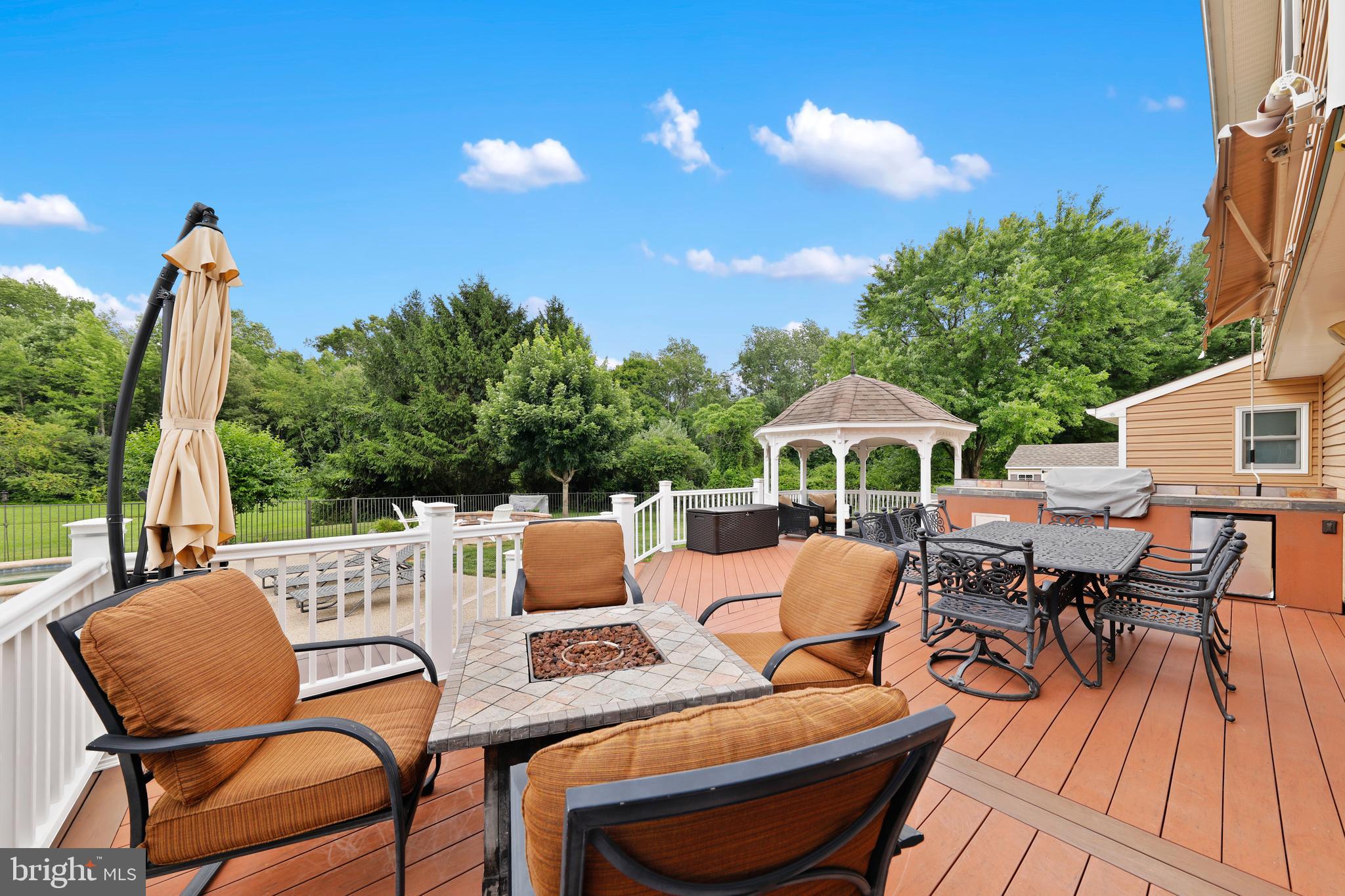 4 Castle Ct, Bordentown, NJ 08620 photo