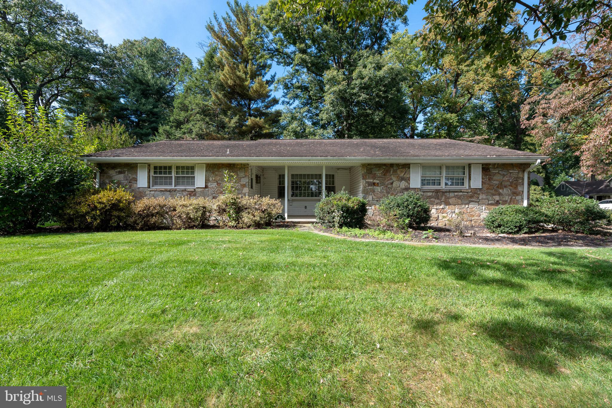 2 Hiawatha Dr, Leola, PA 17540