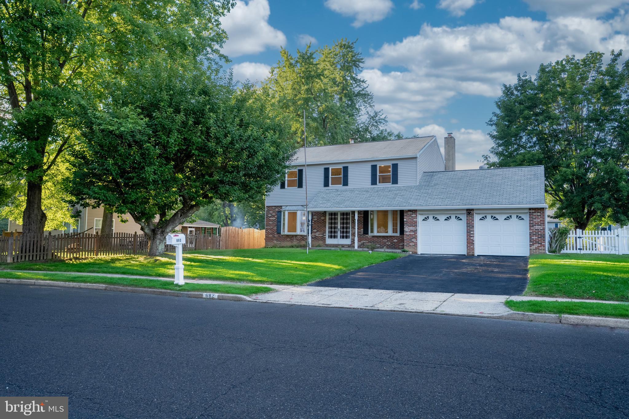 682 Woodlyn Dr, Feasterville Trevose, PA 19053 photo