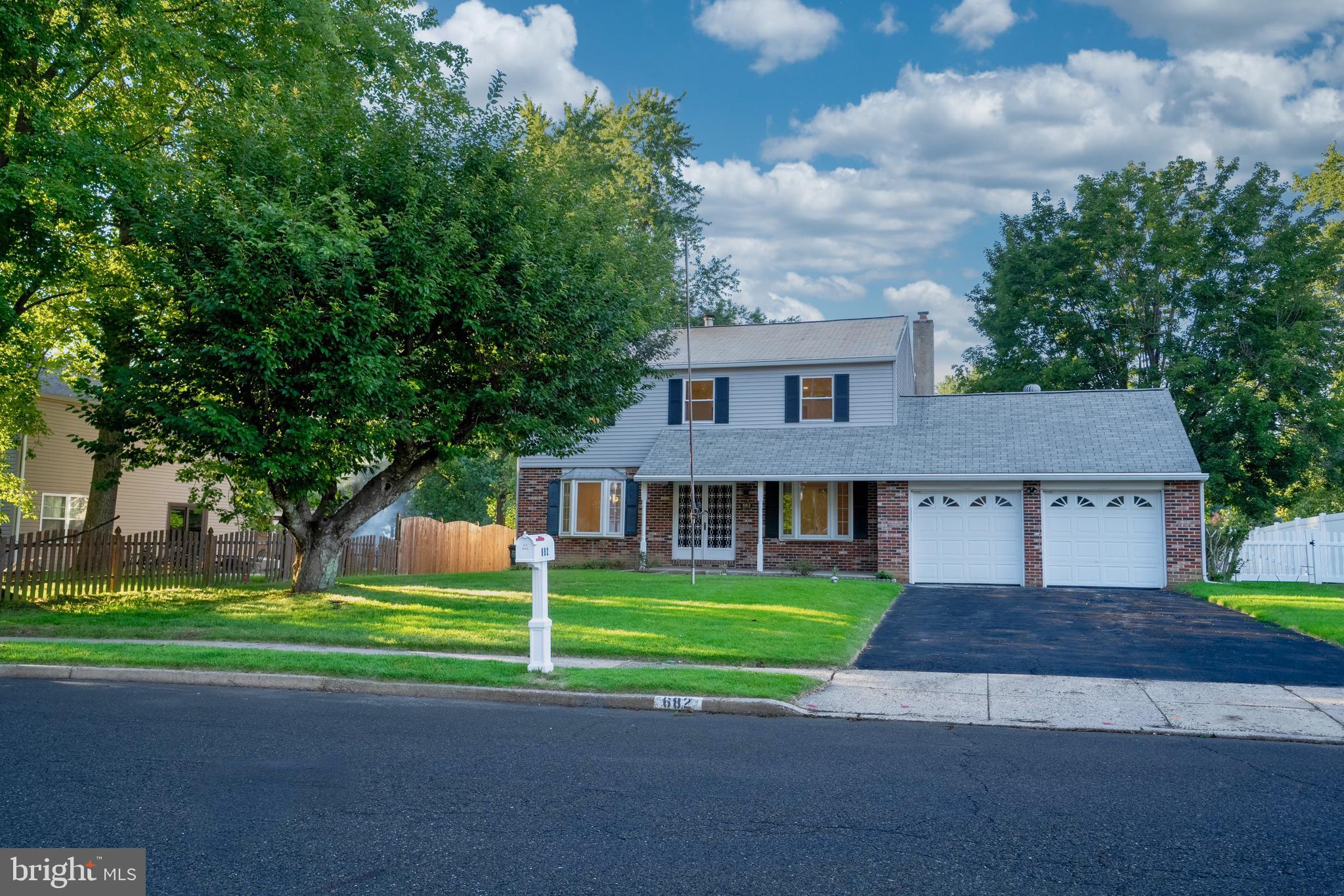 682 Woodlyn Dr, Feasterville Trevose, PA 19053 photo