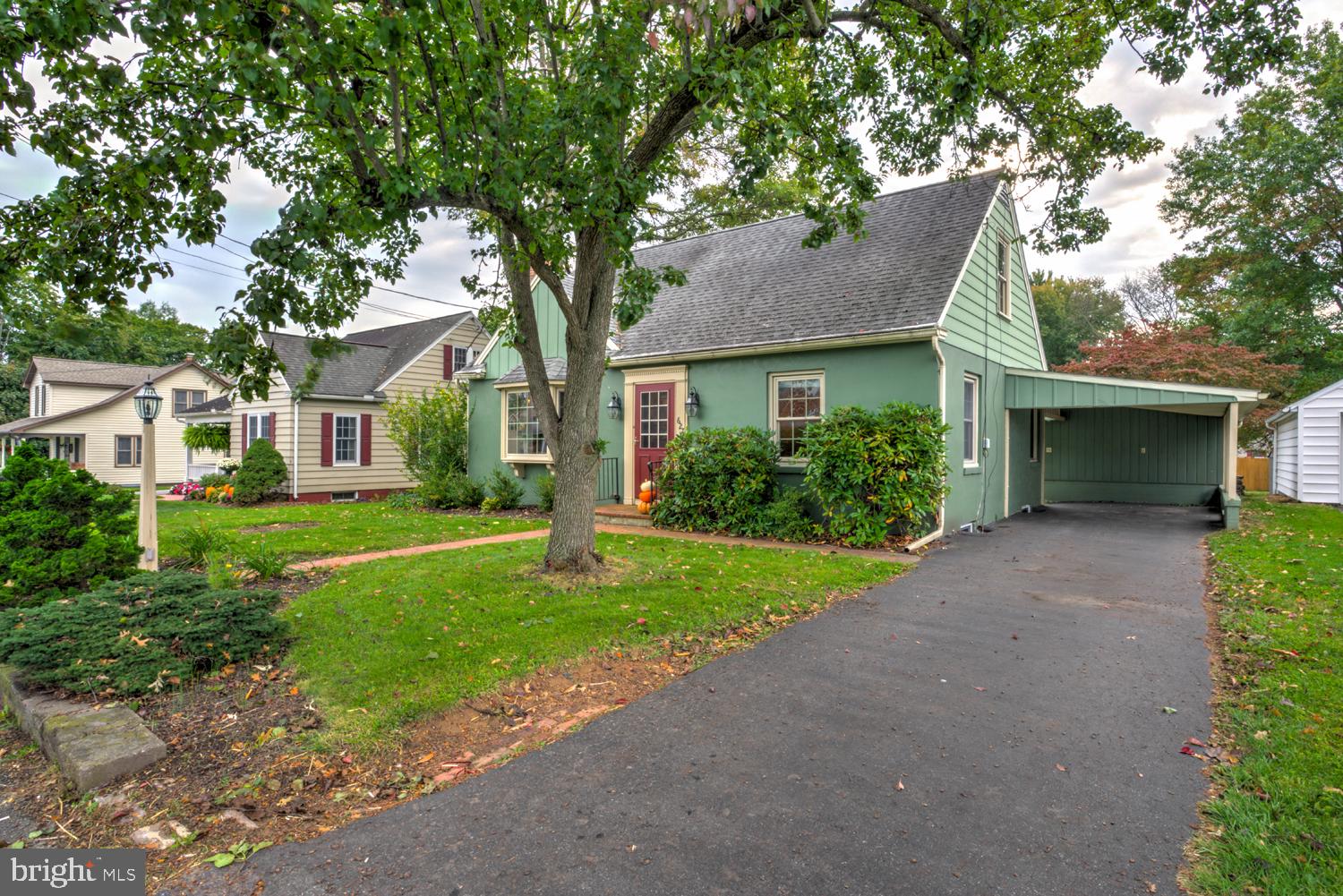 627 W High St, Manheim, PA 17545 photo