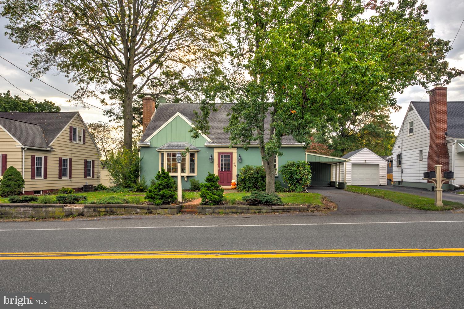 627 W High St, Manheim, PA 17545 photo