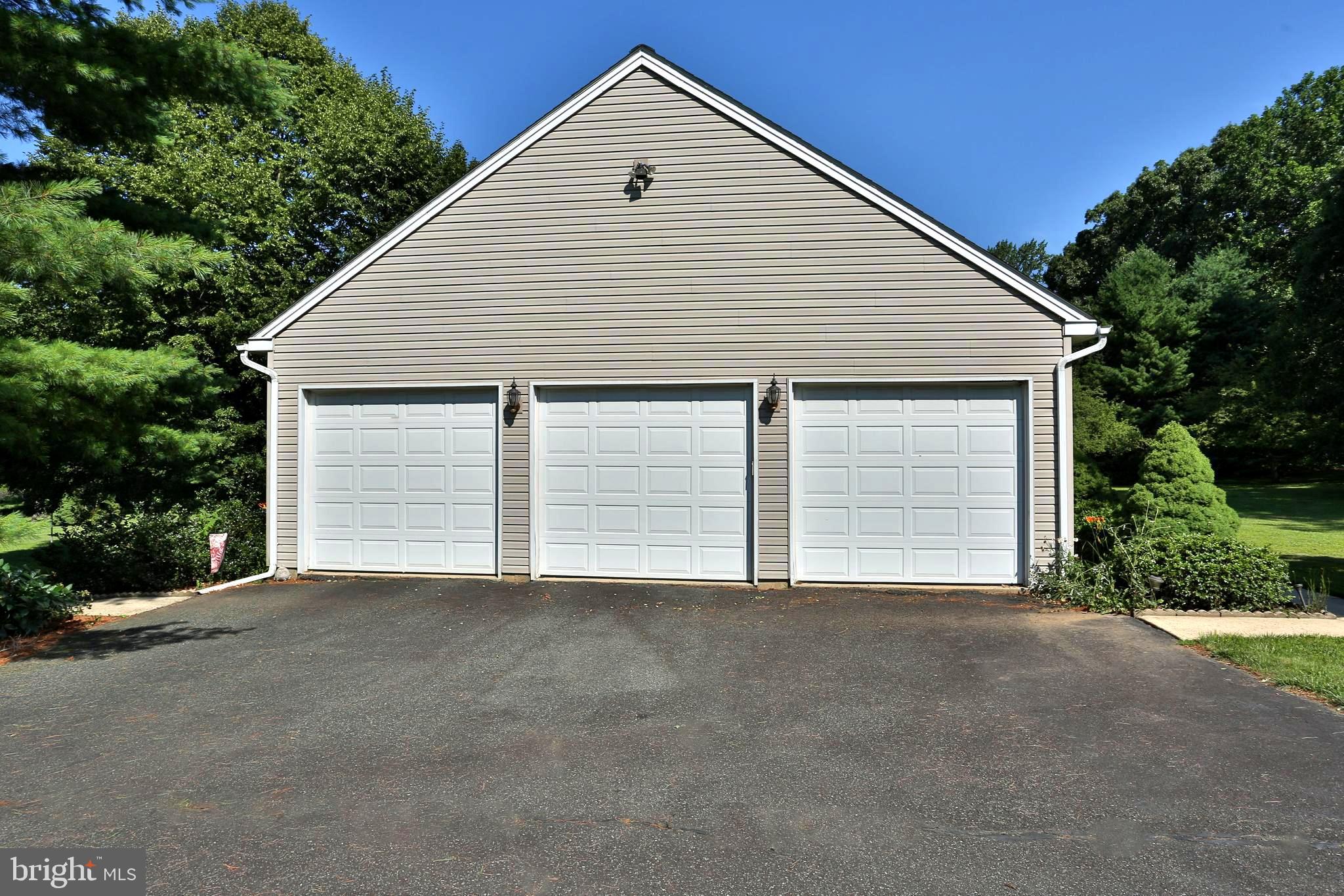 2050 Miller Rd, Pennsburg, PA 18073 photo