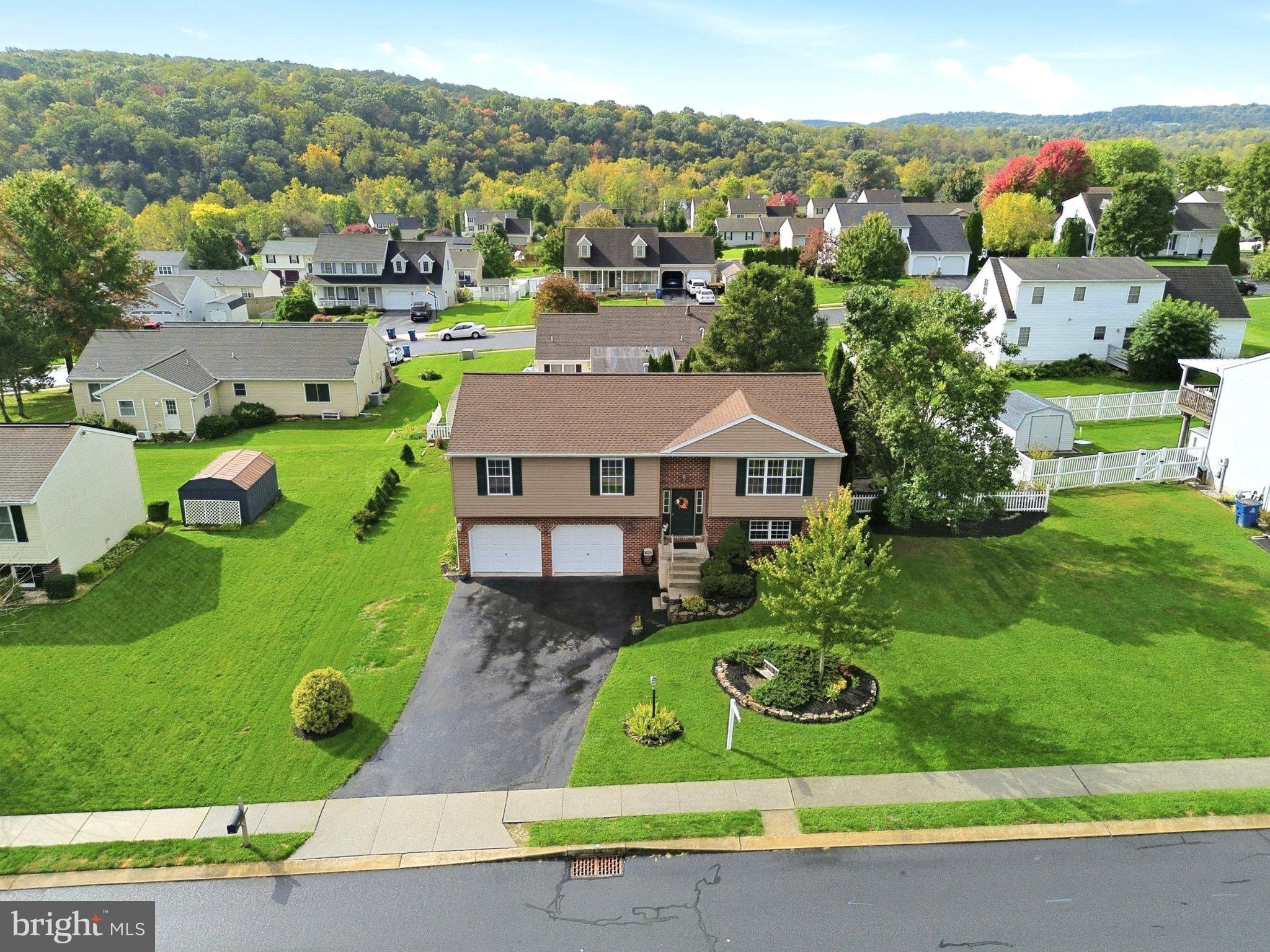 245 Abbey Dr, Mount Wolf, PA 17347 photo