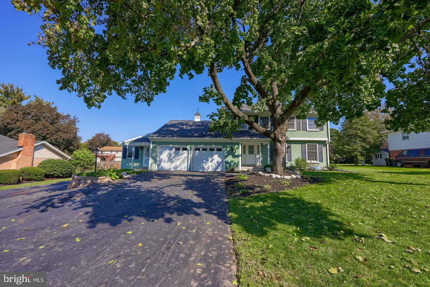 55 Ridge Dr, Leola, PA 17540
