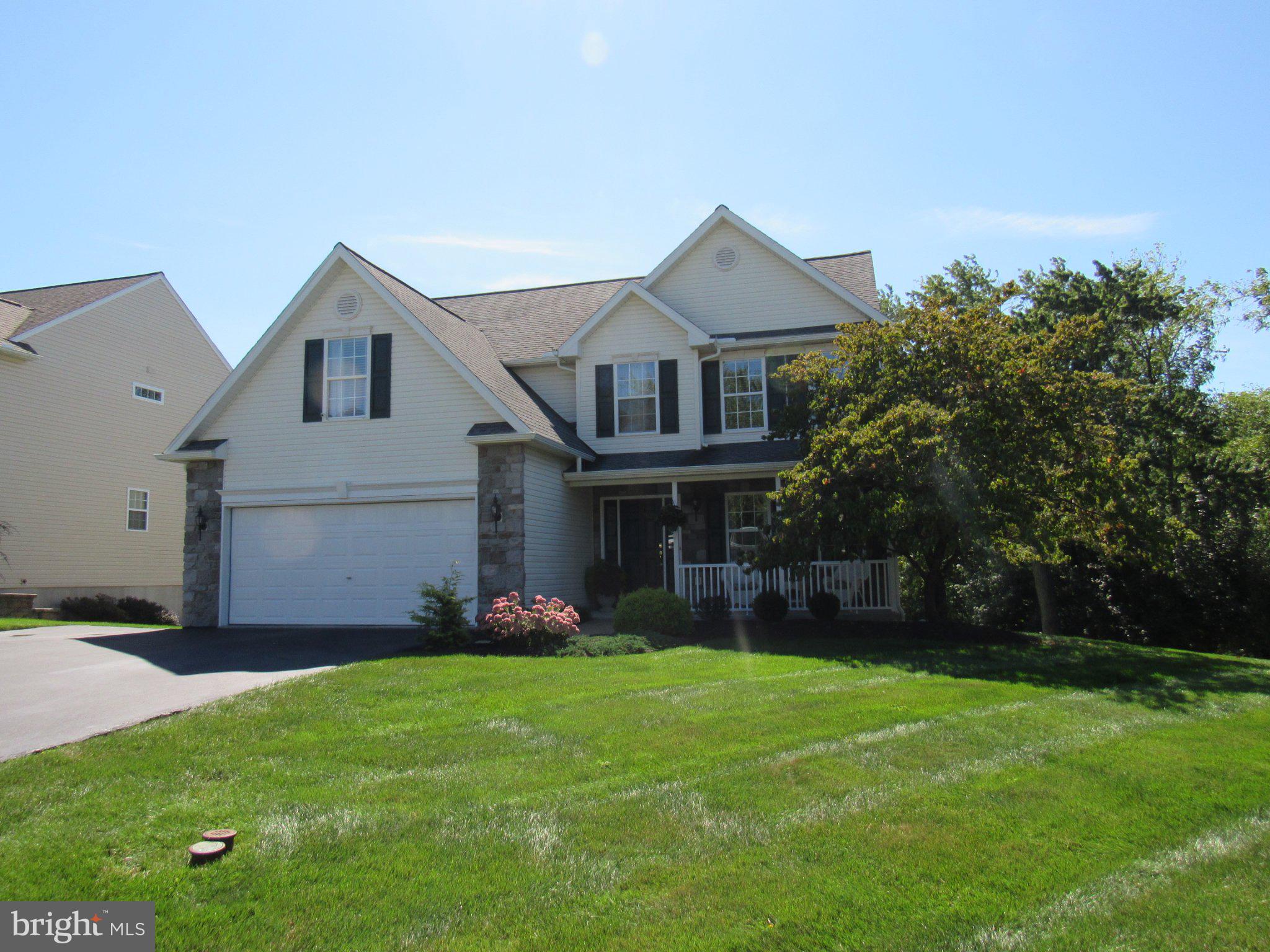 1214 Stonehenge Dr, Reading, PA 19606