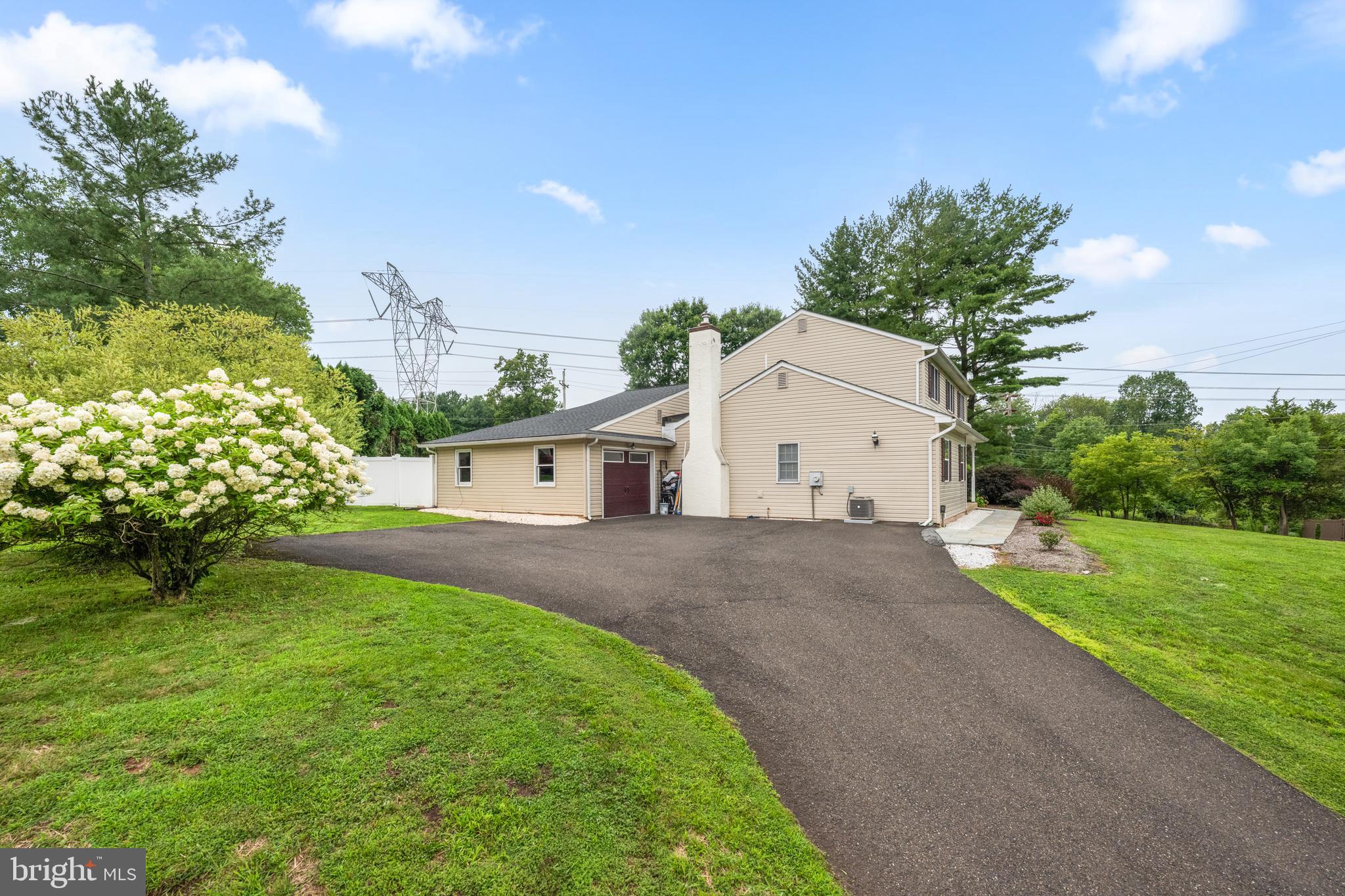 2148 Pheasant Hill Rd, Lansdale, PA 19446 photo